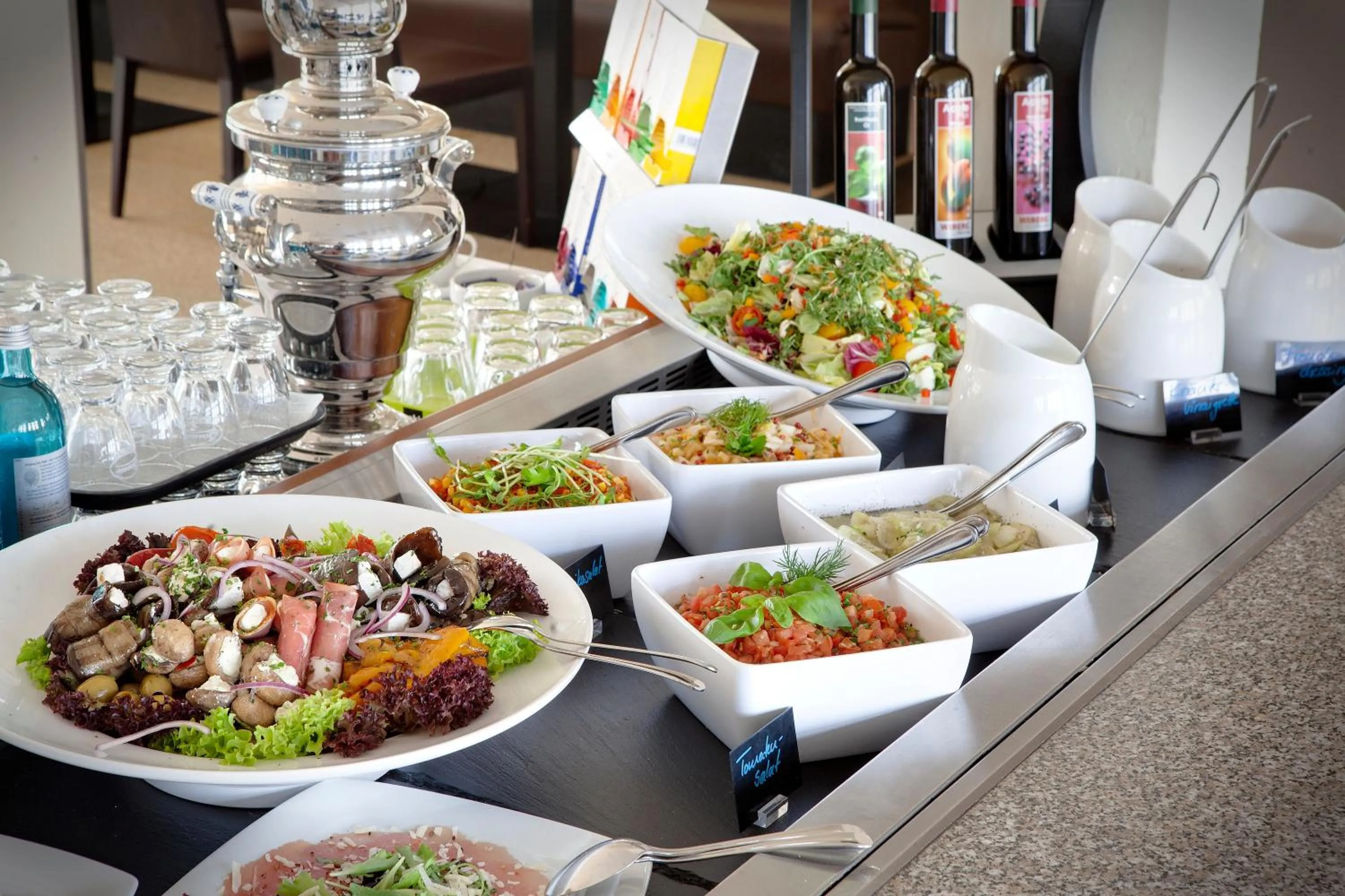 Restaurant/places to eat in Holiday Inn Leipzig Günthersdorf