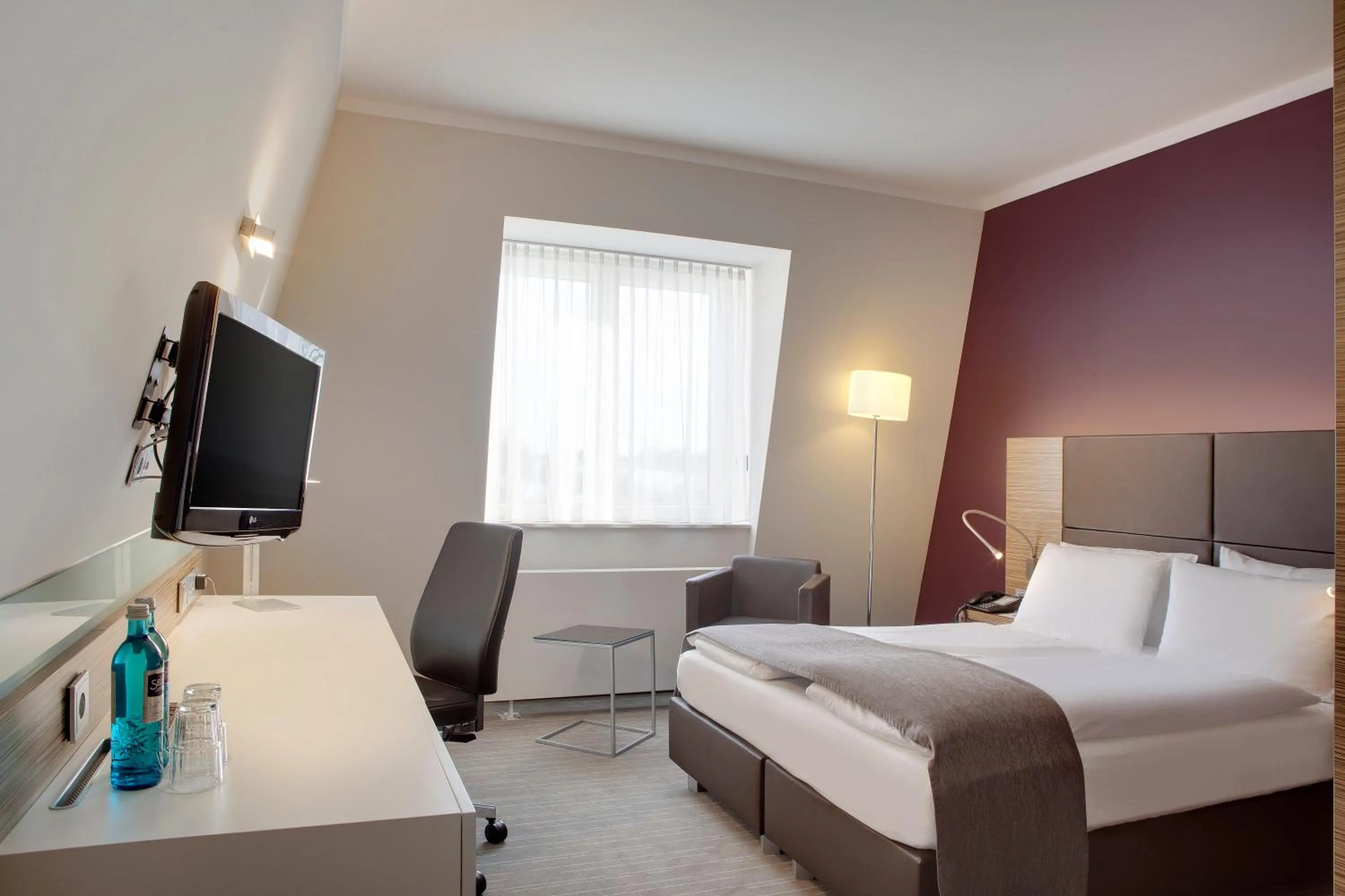 Photo of the whole room, Bed in Holiday Inn Leipzig Günthersdorf