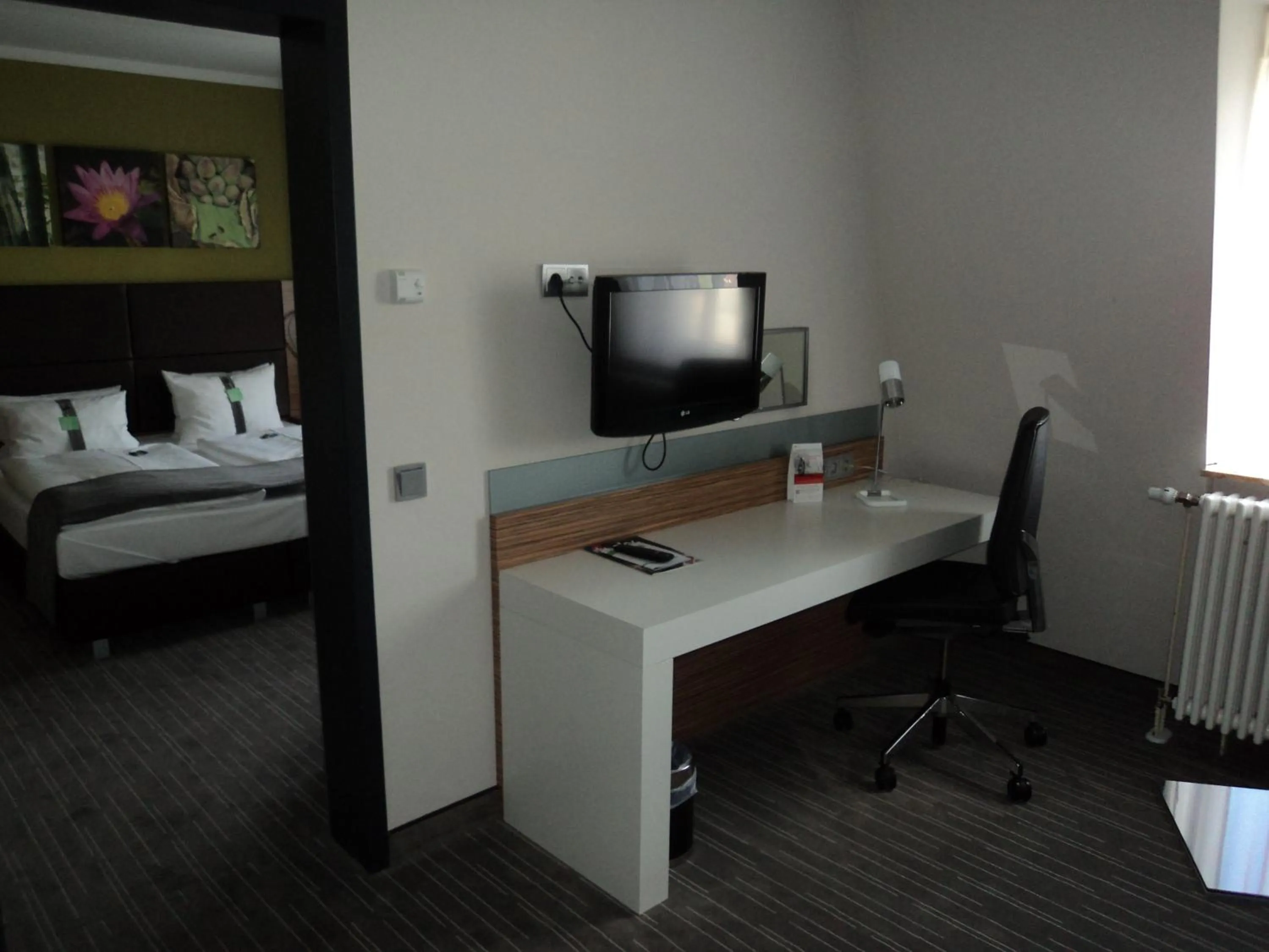 Photo of the whole room, Bed in Holiday Inn Leipzig Günthersdorf