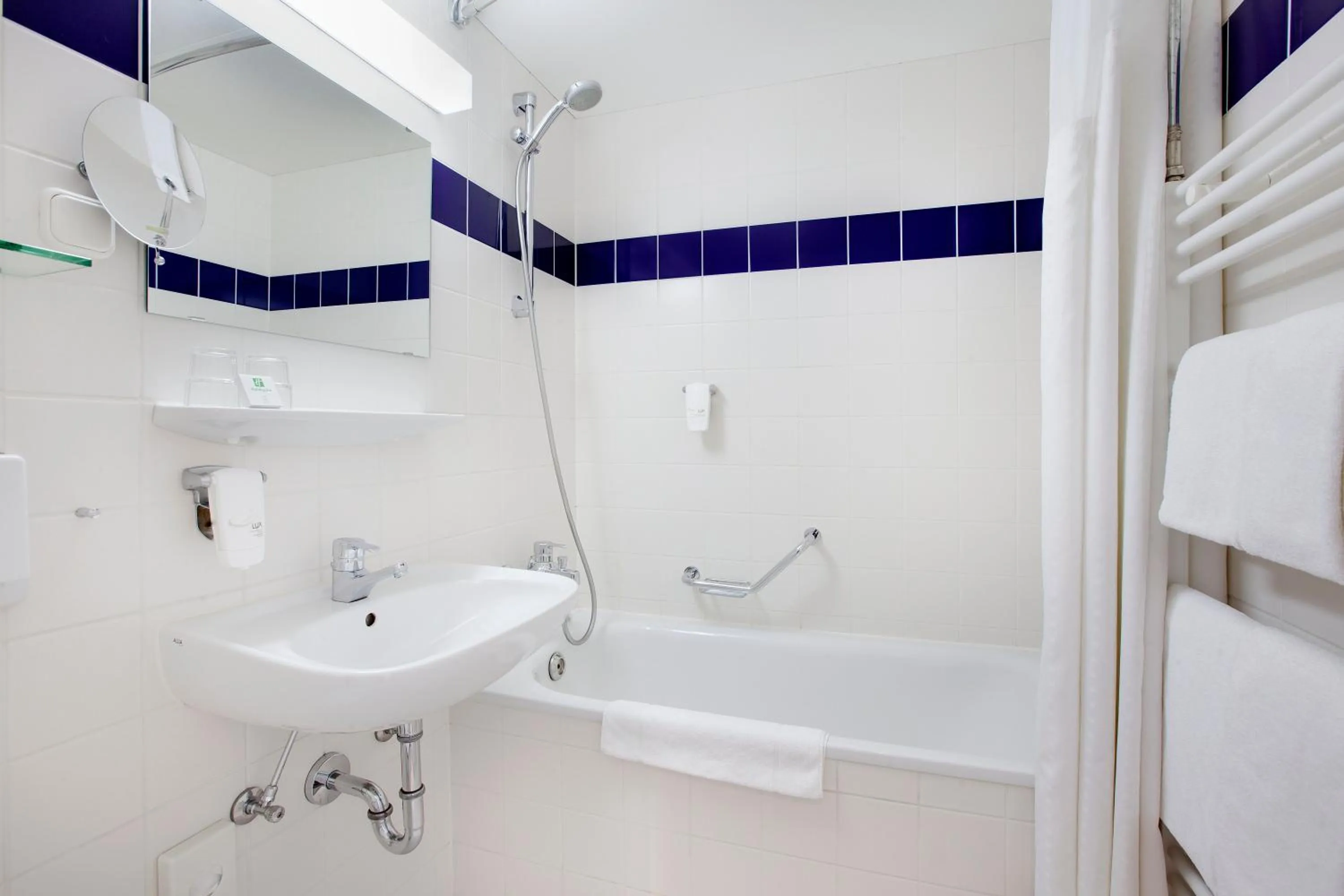 Bathroom in Holiday Inn Leipzig Günthersdorf