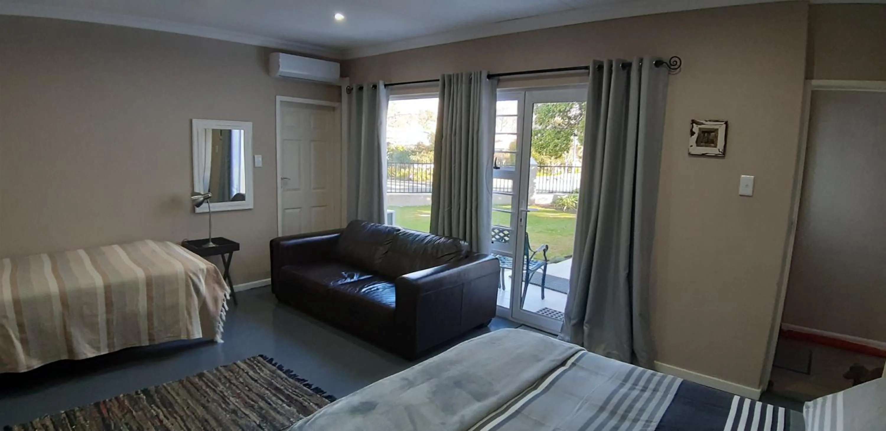 Bed in Dennecres4GuestRooms