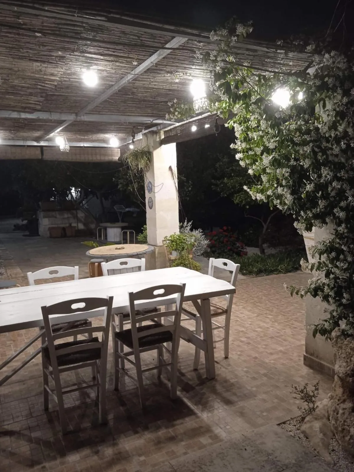 Restaurant/places to eat in B&B Le Carrube