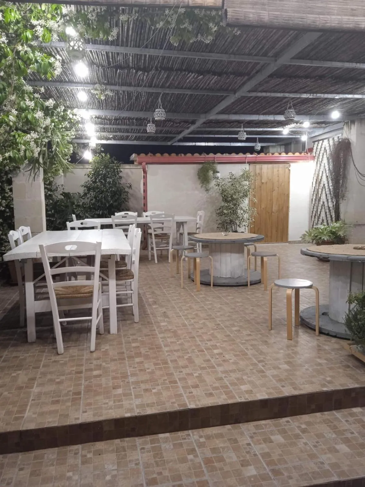 Restaurant/places to eat in B&B Le Carrube