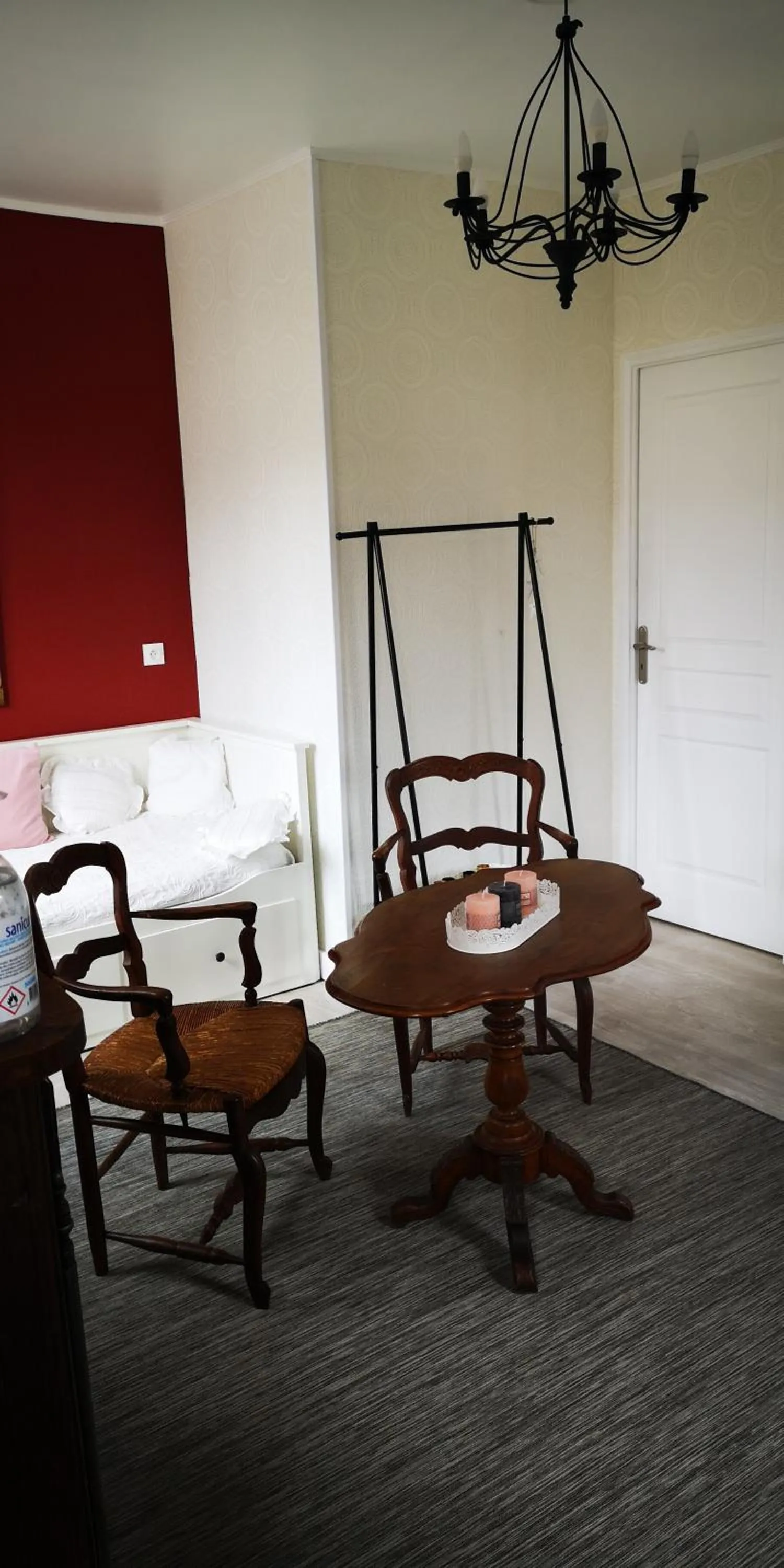 Living room in La Cour du Puits, chambre Colyn