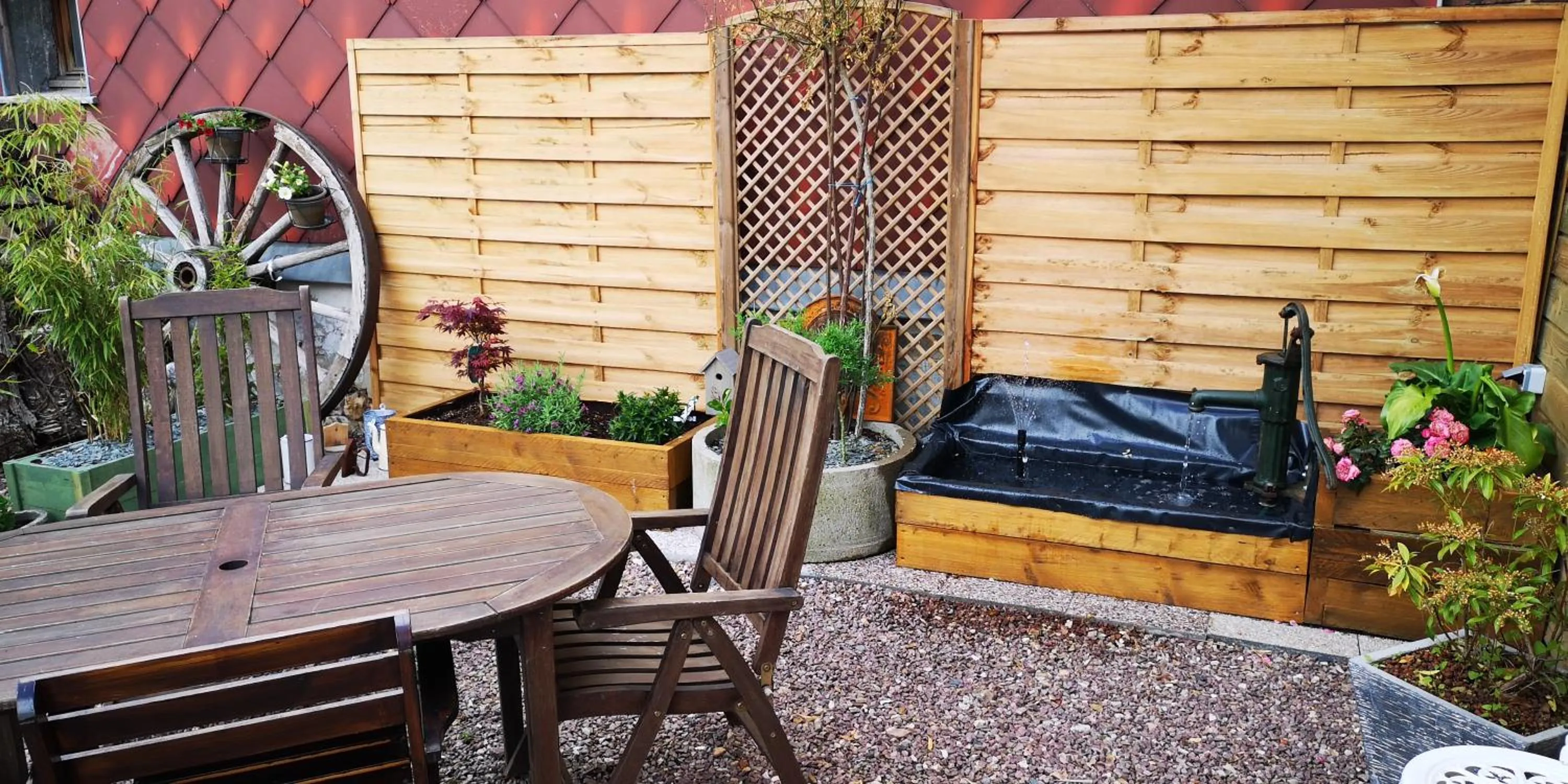 Patio in La Cour du Puits, chambre Colyn