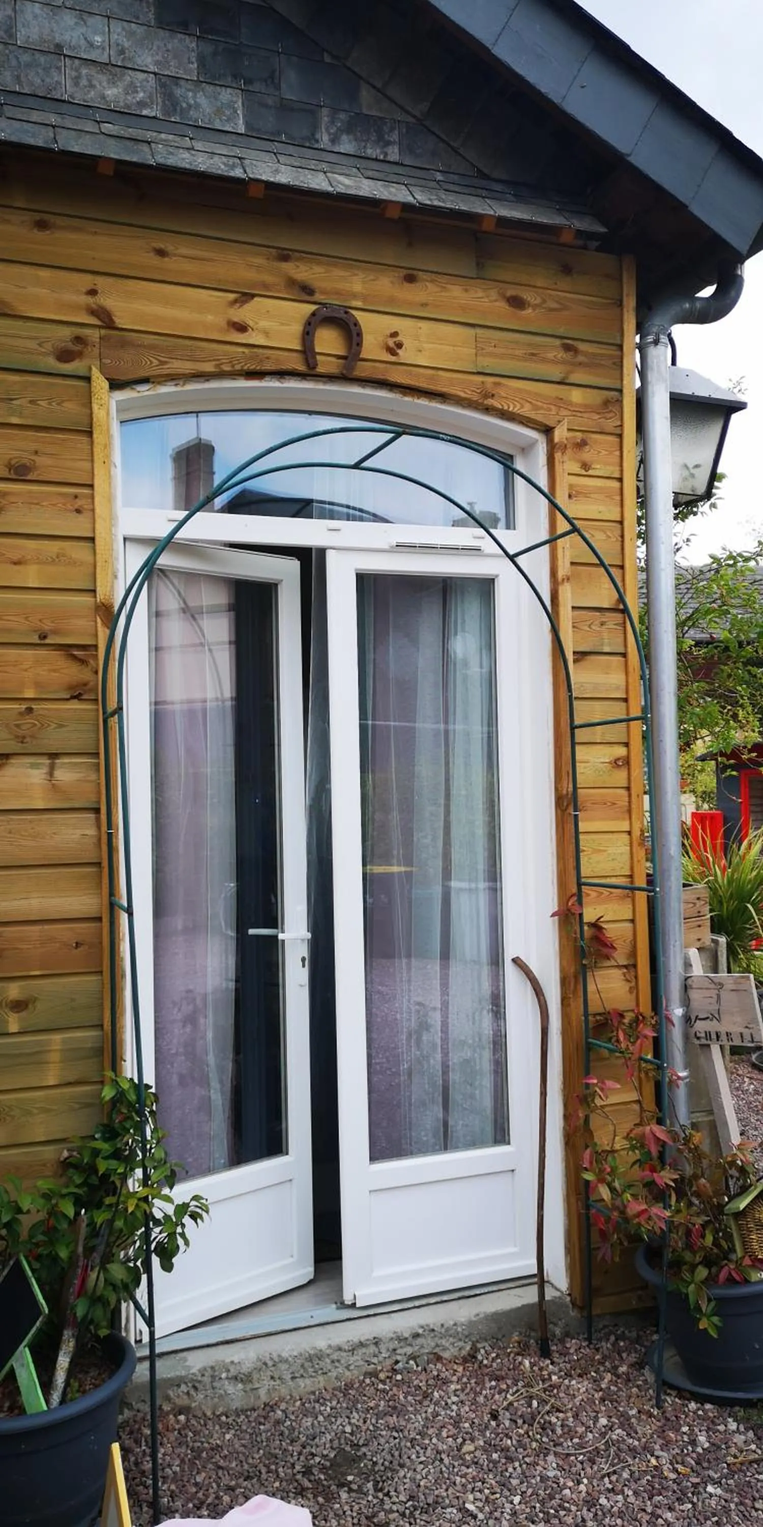 Property building in La Cour du Puits, chambre Colyn