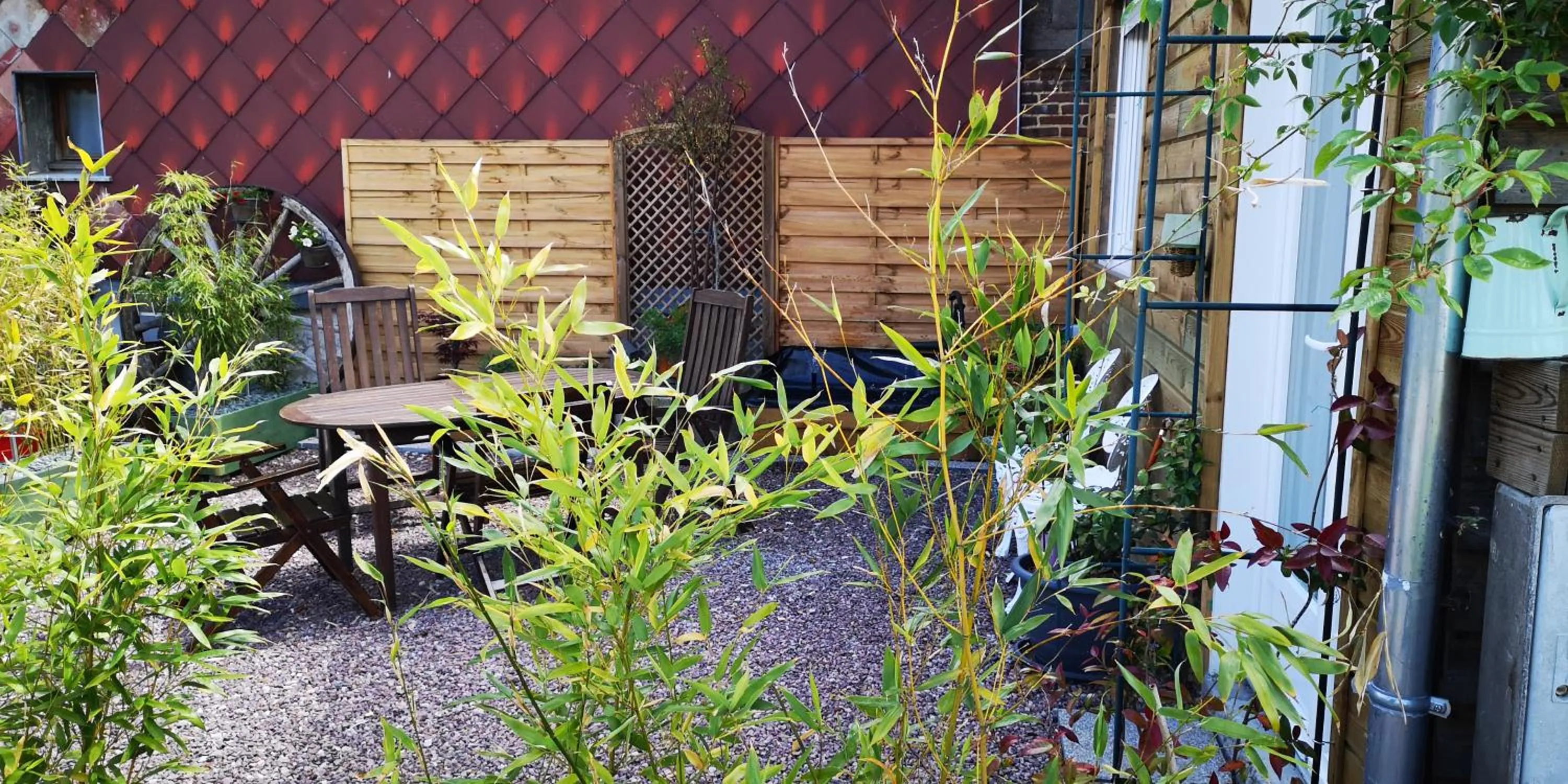 Patio in La Cour du Puits, chambre Colyn