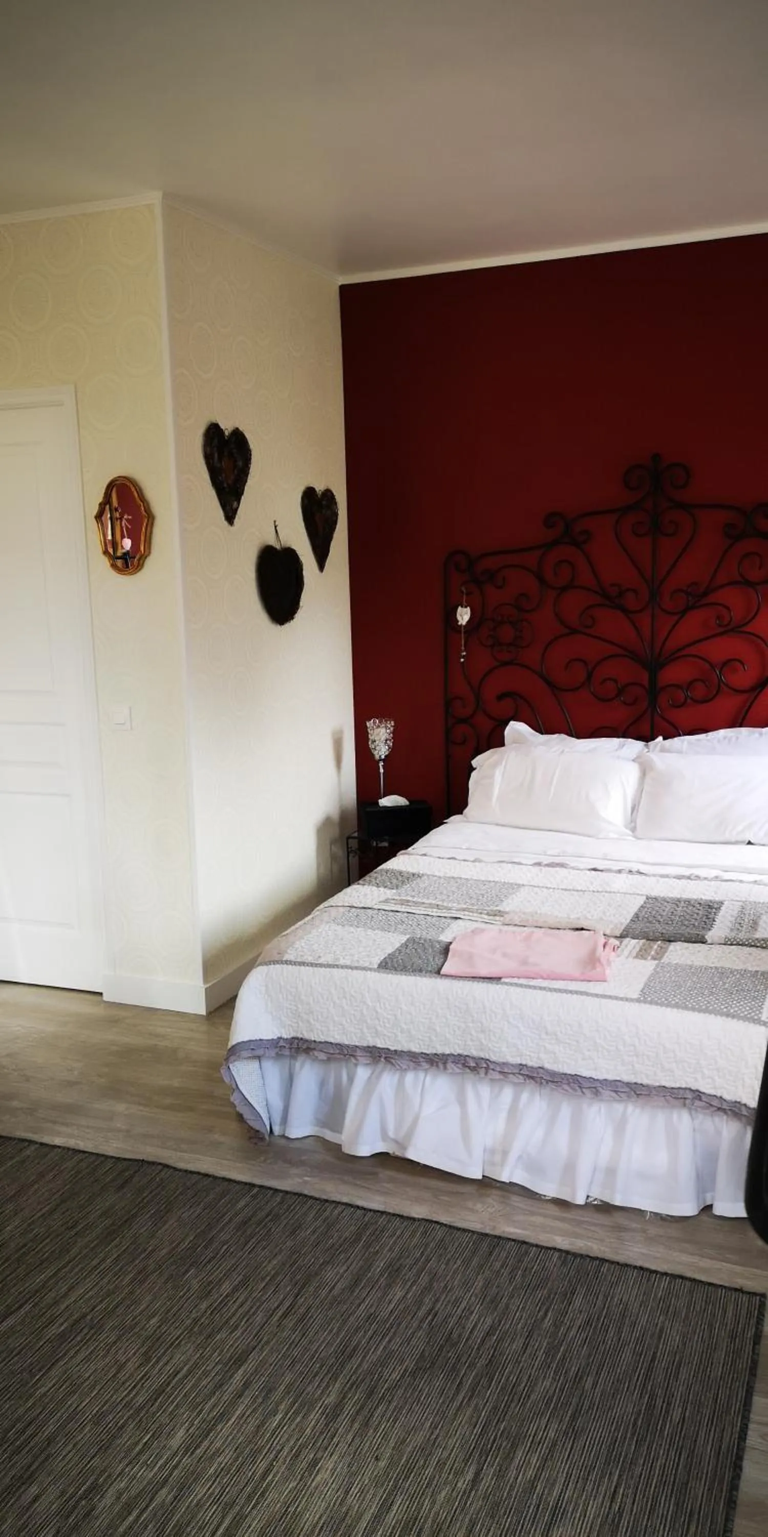 Bed in La Cour du Puits, chambre Colyn