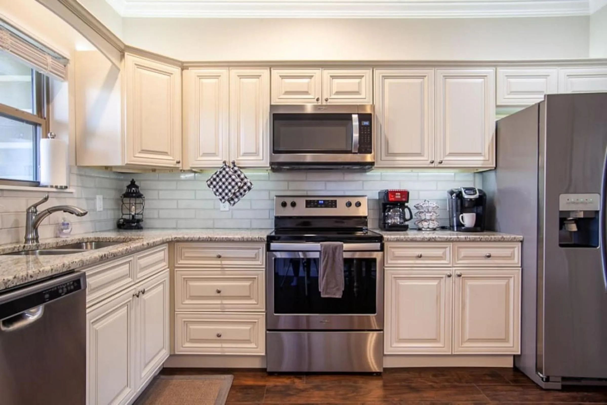 Kitchen or kitchenette in Cozy Cades Cove Condo with Community Pool