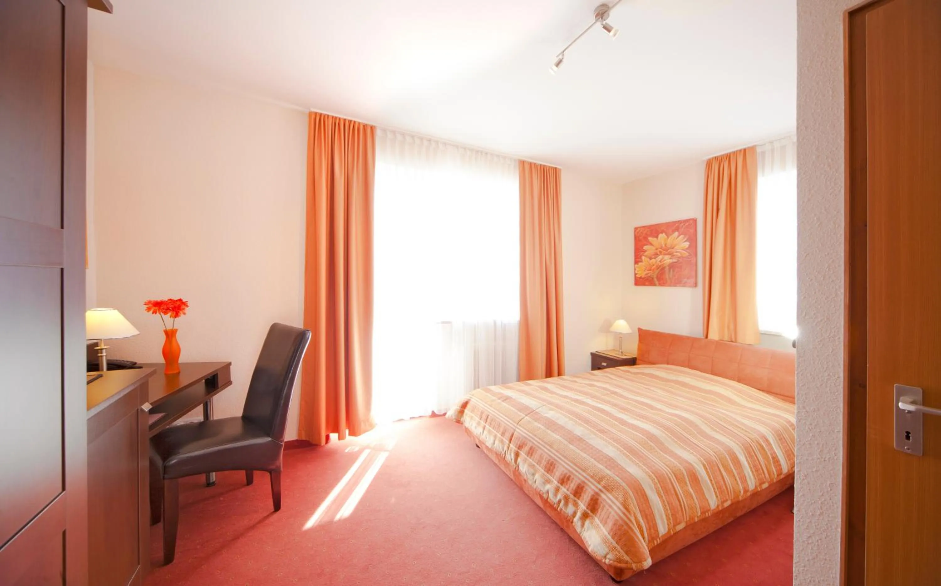 Photo of the whole room, Bed in Grainauer Hof