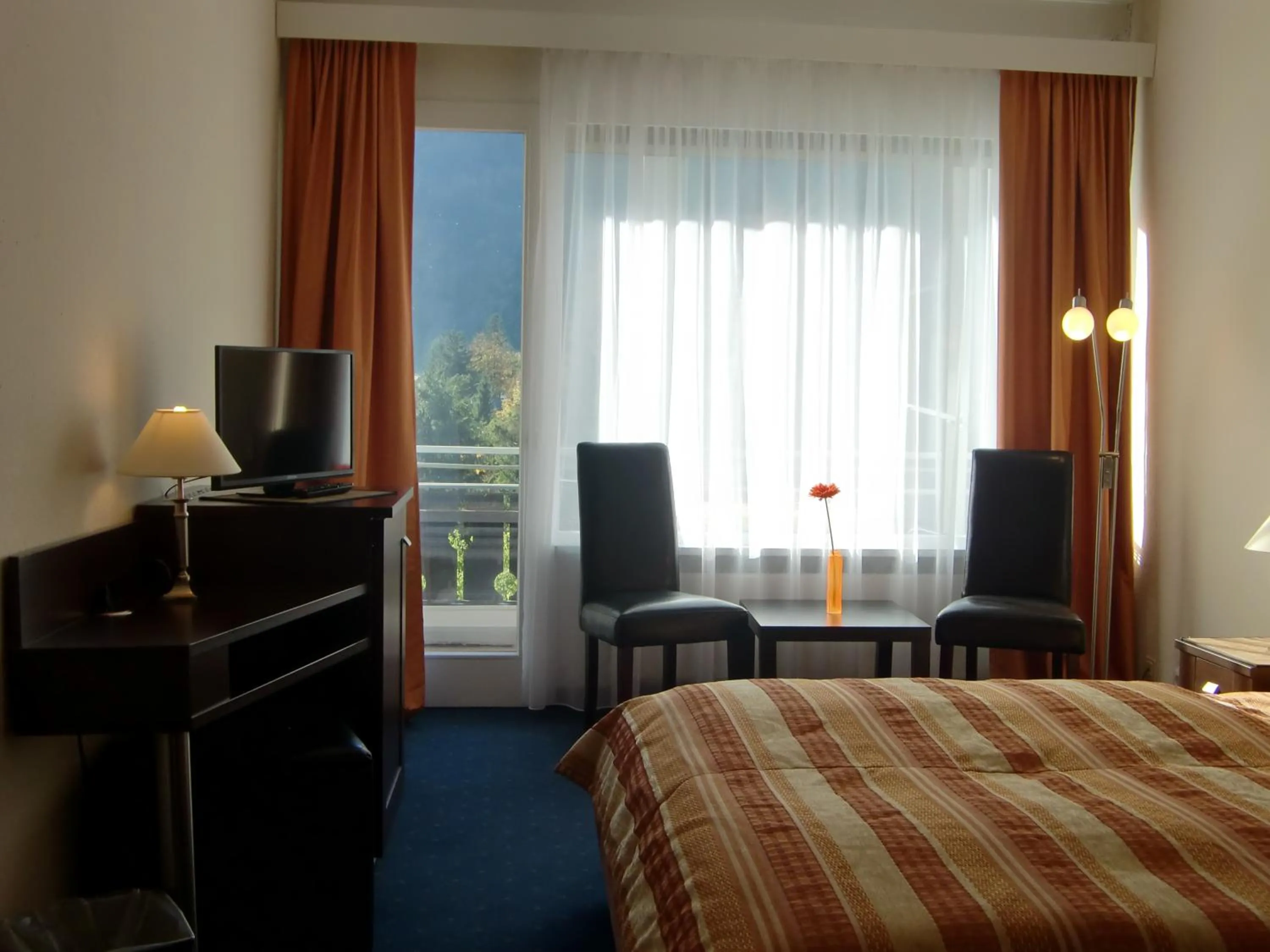 Photo of the whole room, Bed in Grainauer Hof