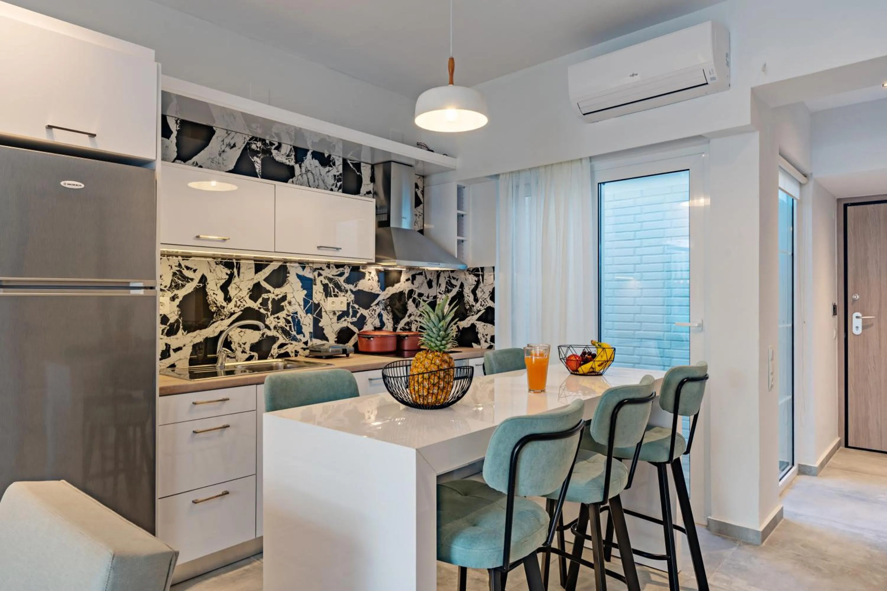 Kitchen or kitchenette in City and Sand Suites