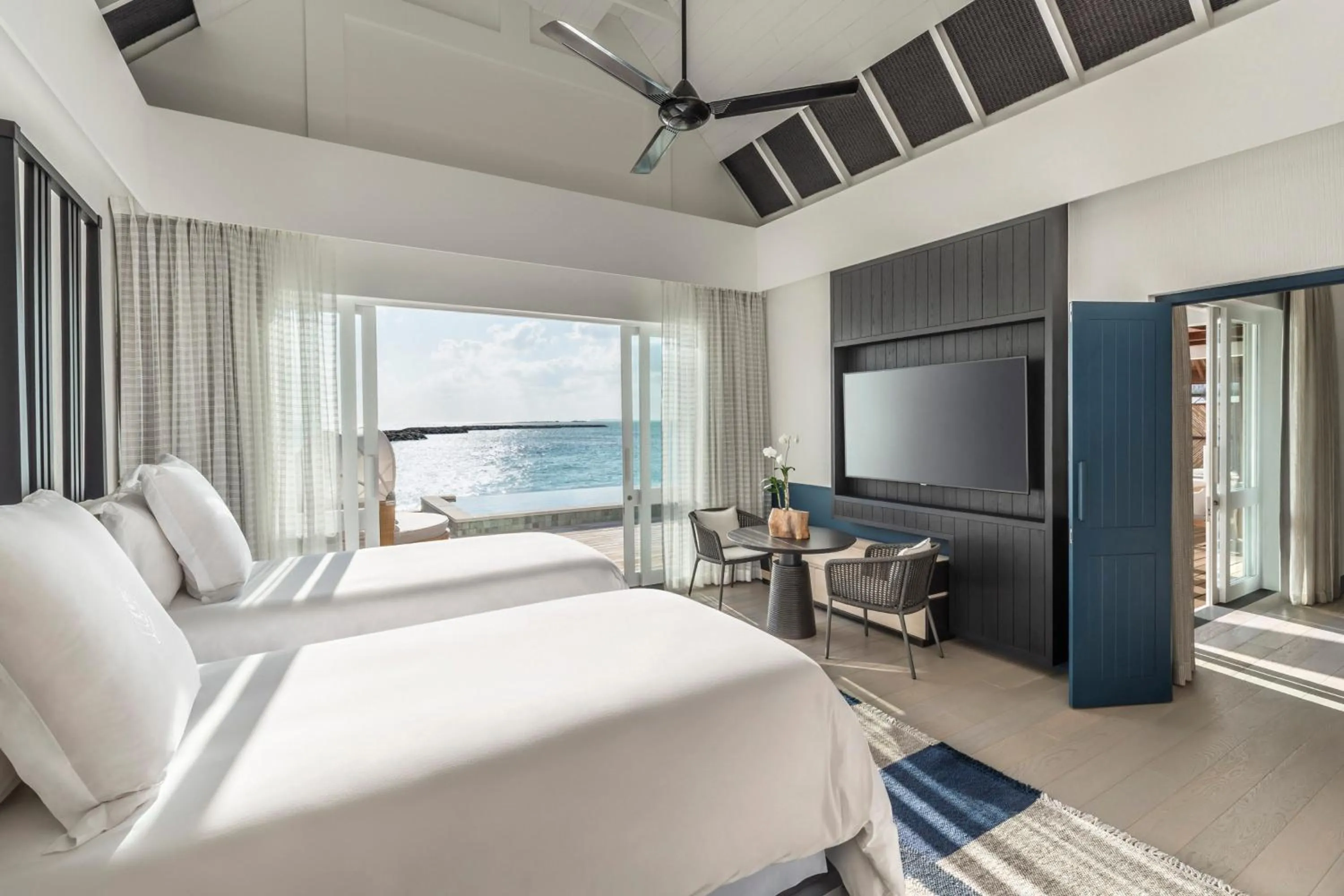 Bed in Four Seasons Resort Maldives at Landaa Giraavaru