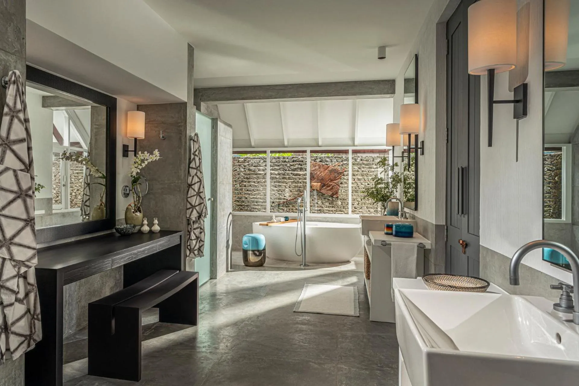 Bathroom in Four Seasons Resort Maldives at Landaa Giraavaru