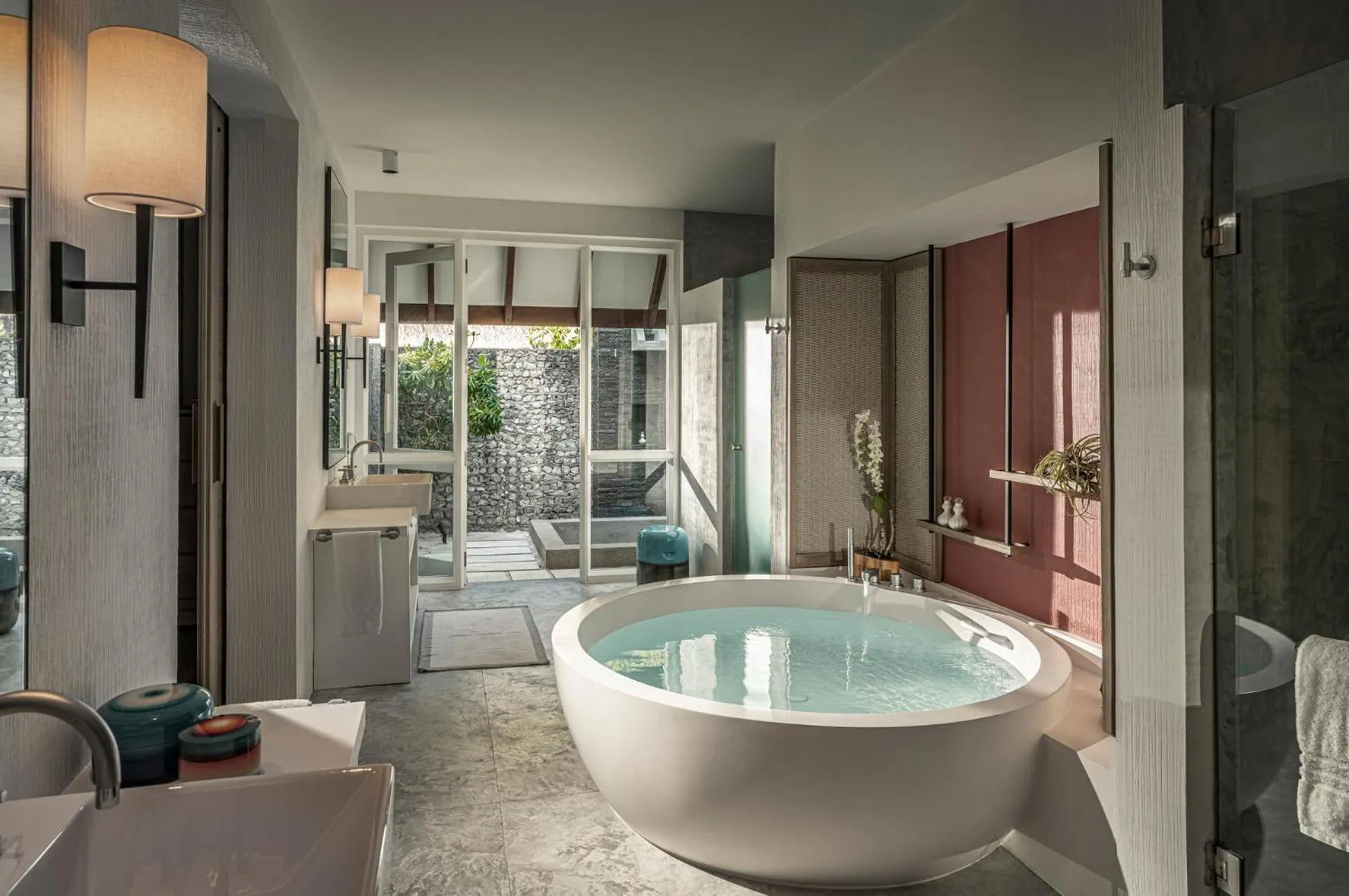 Bathroom in Four Seasons Resort Maldives at Landaa Giraavaru