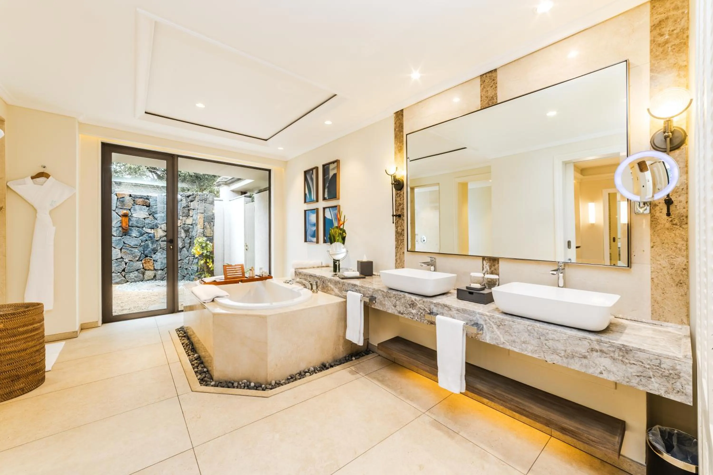 Bathroom in Maradiva Villas Resort and Spa