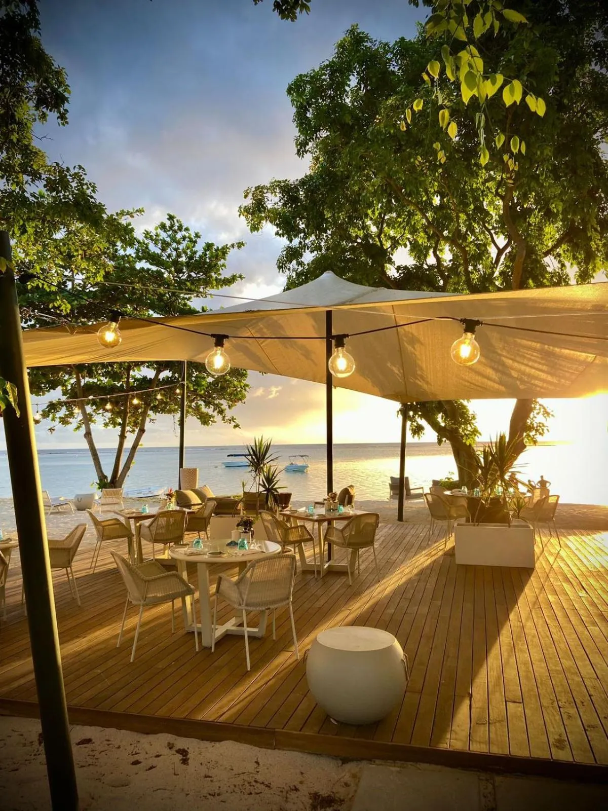 Restaurant/places to eat in Maradiva Villas Resort and Spa