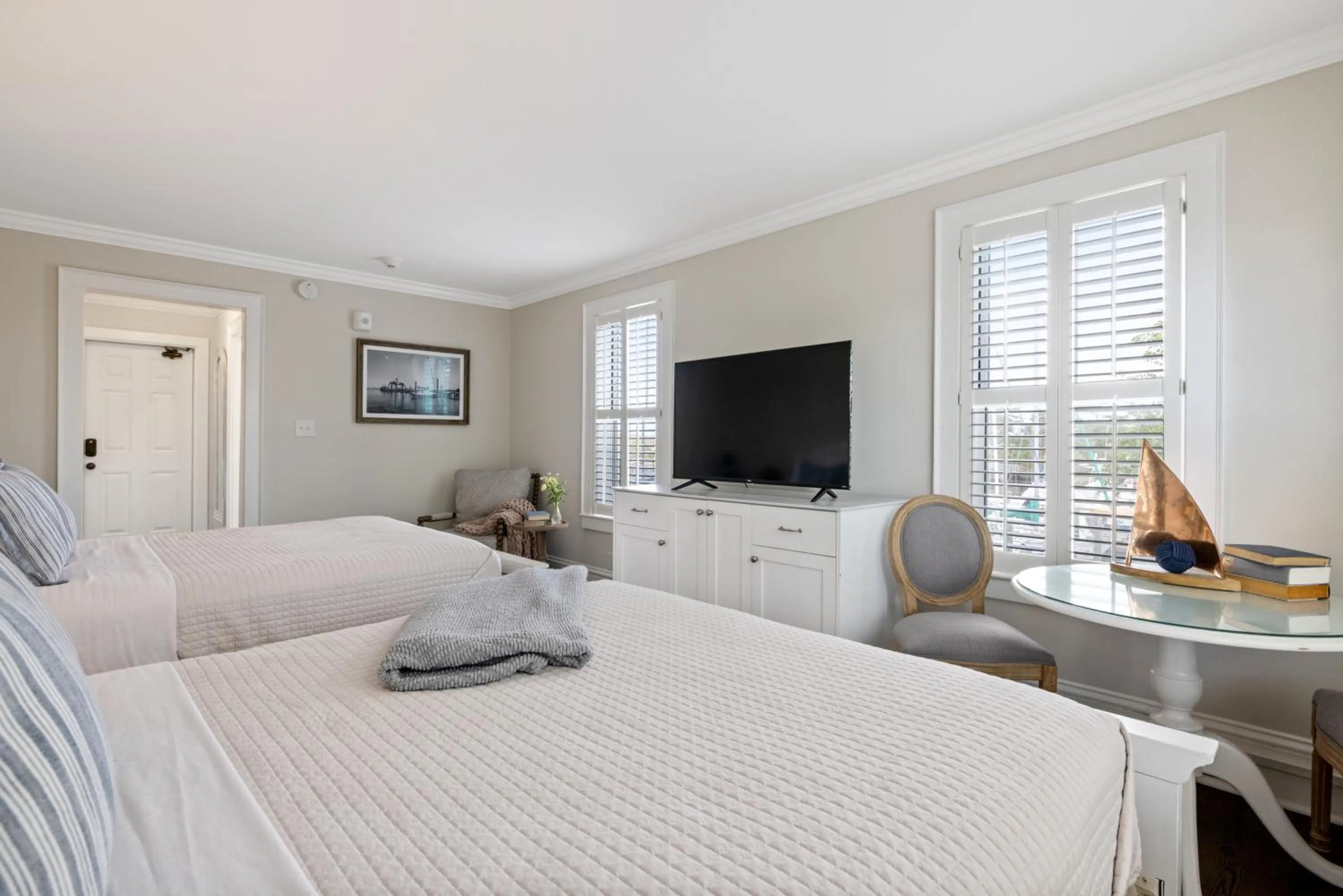 Guests, Bed in The Tranquil House Inn