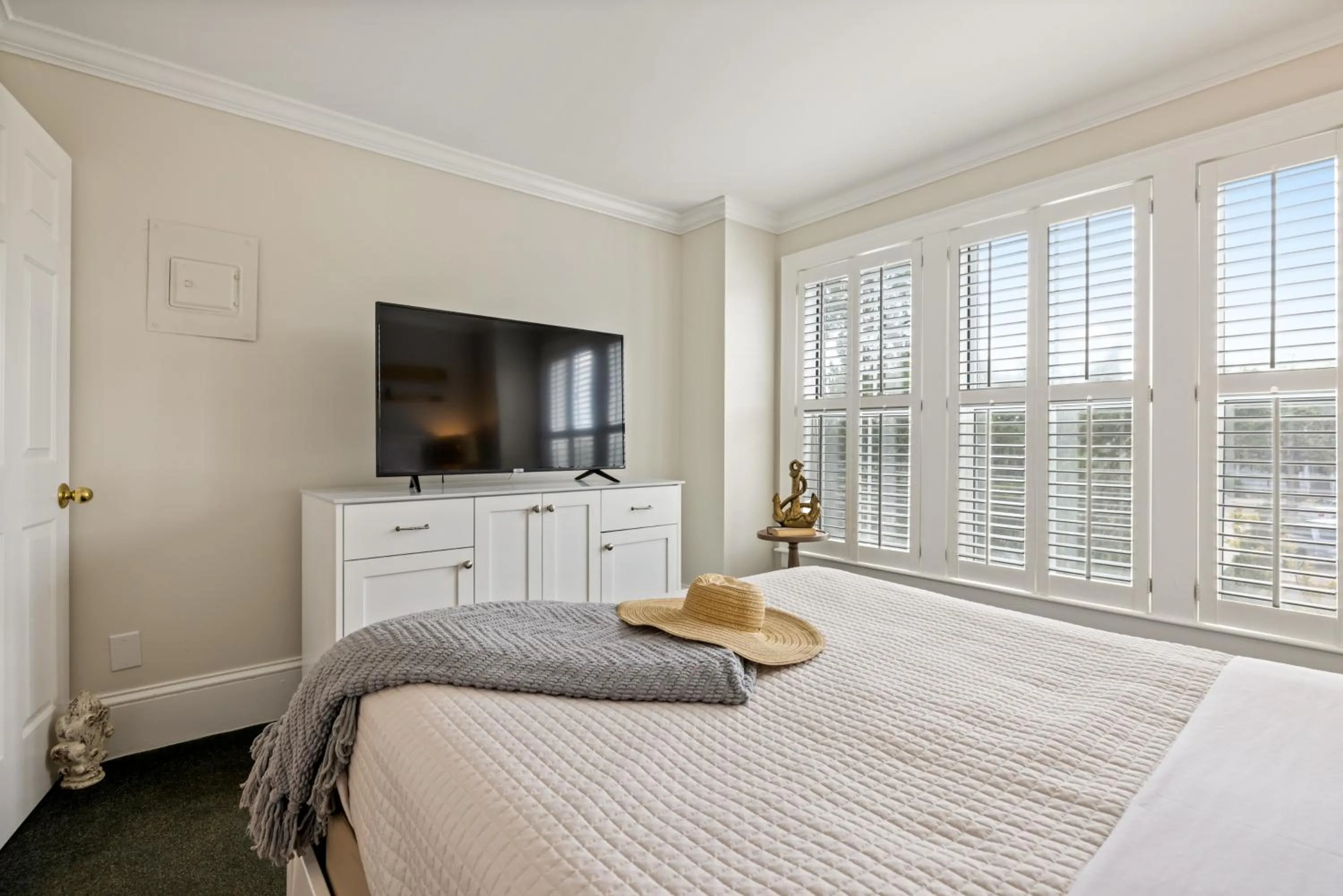 View (from property/room), Bed in The Tranquil House Inn