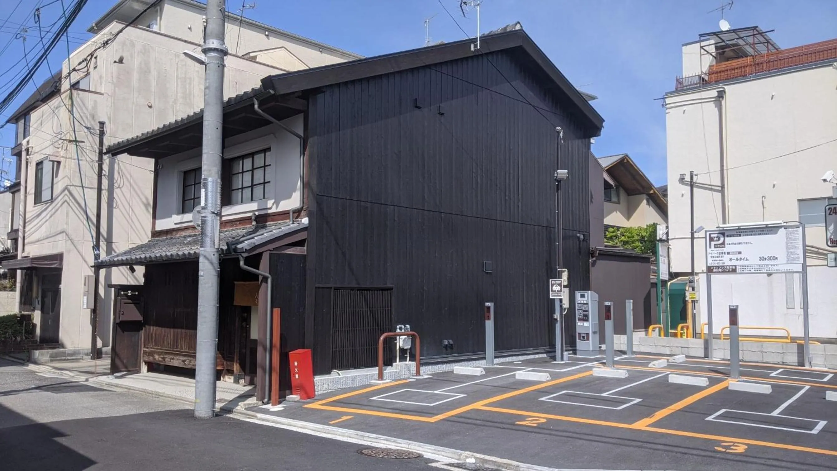 Property building in CAMPTON Higashiyama Roku