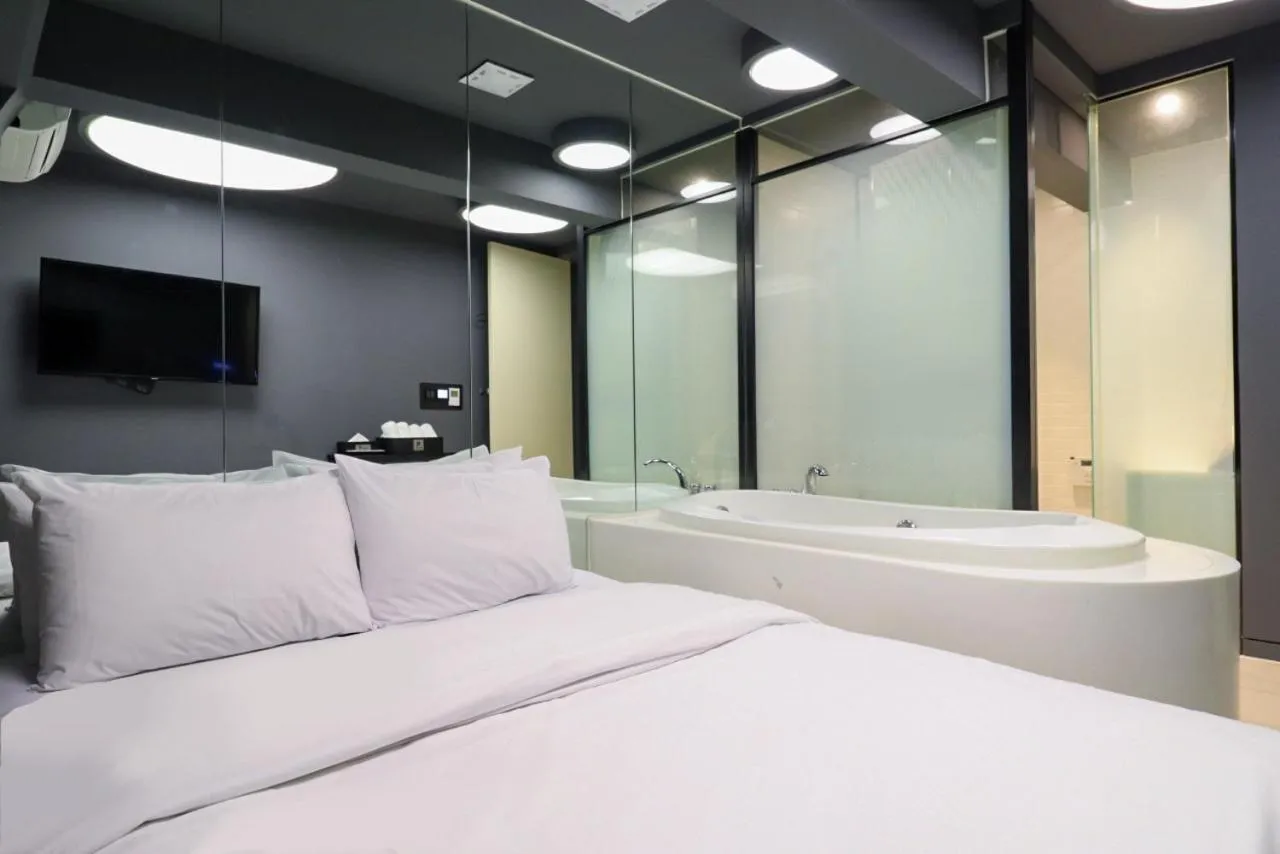 Bed in Shinchon Wol Hotel