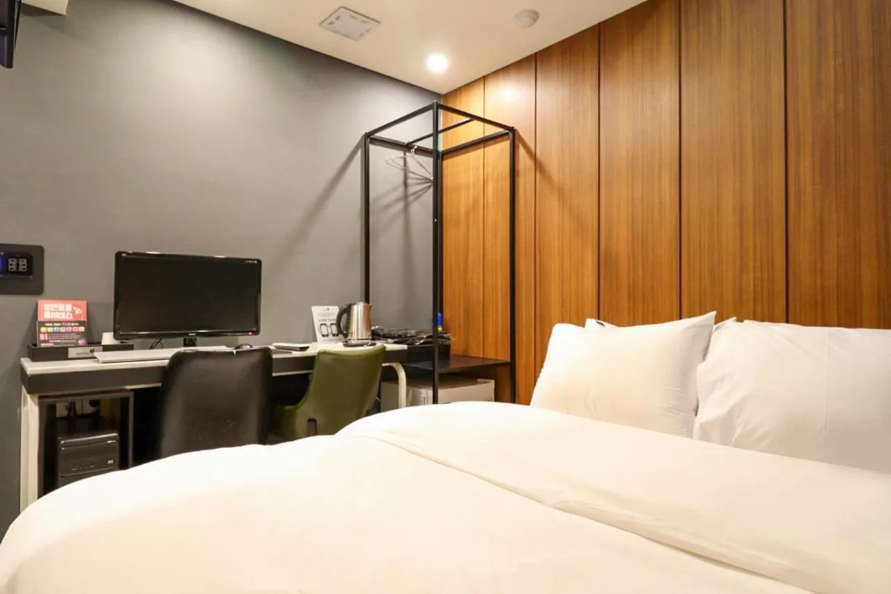 Bed in Shinchon Wol Hotel