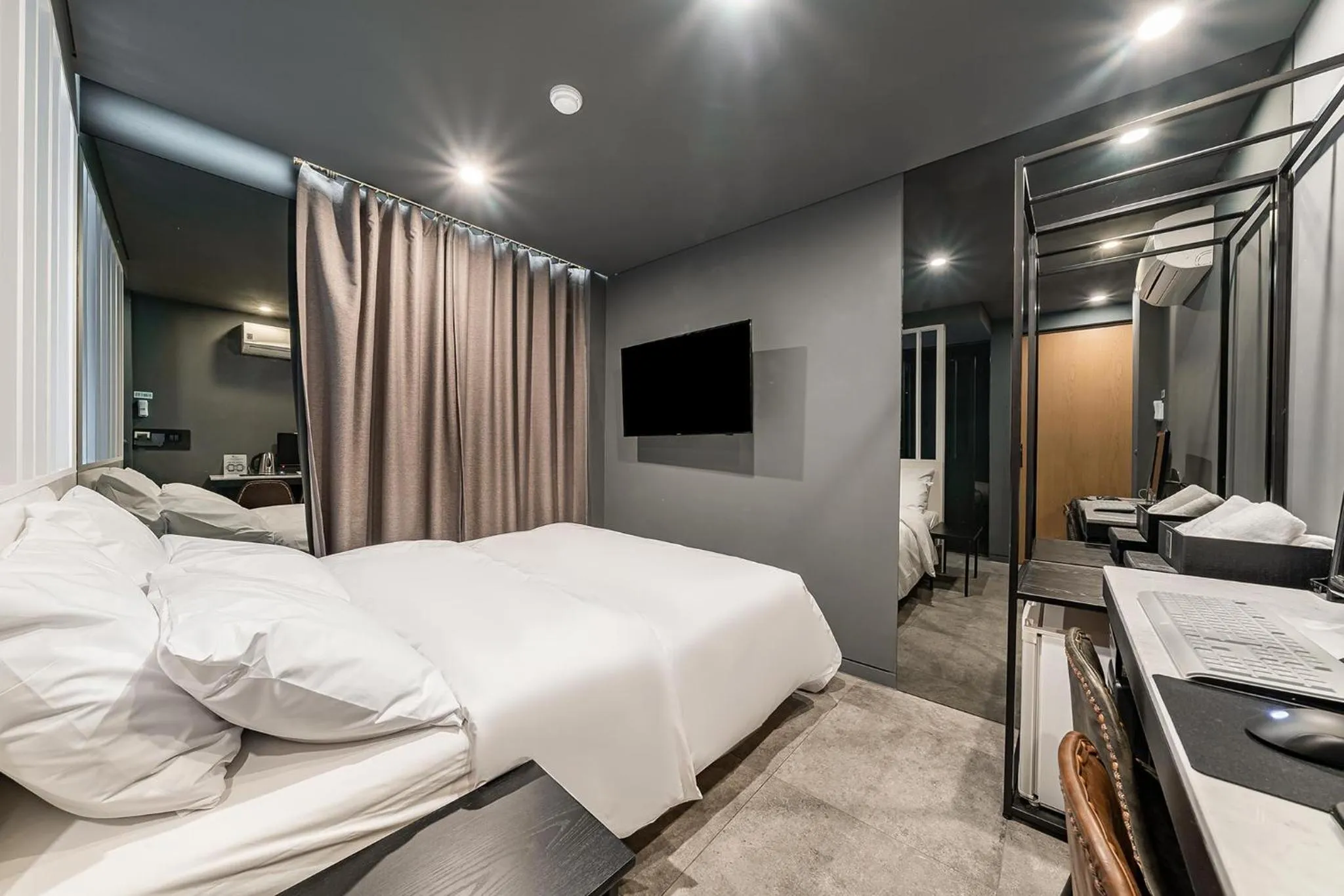 Bed in Shinchon Wol Hotel