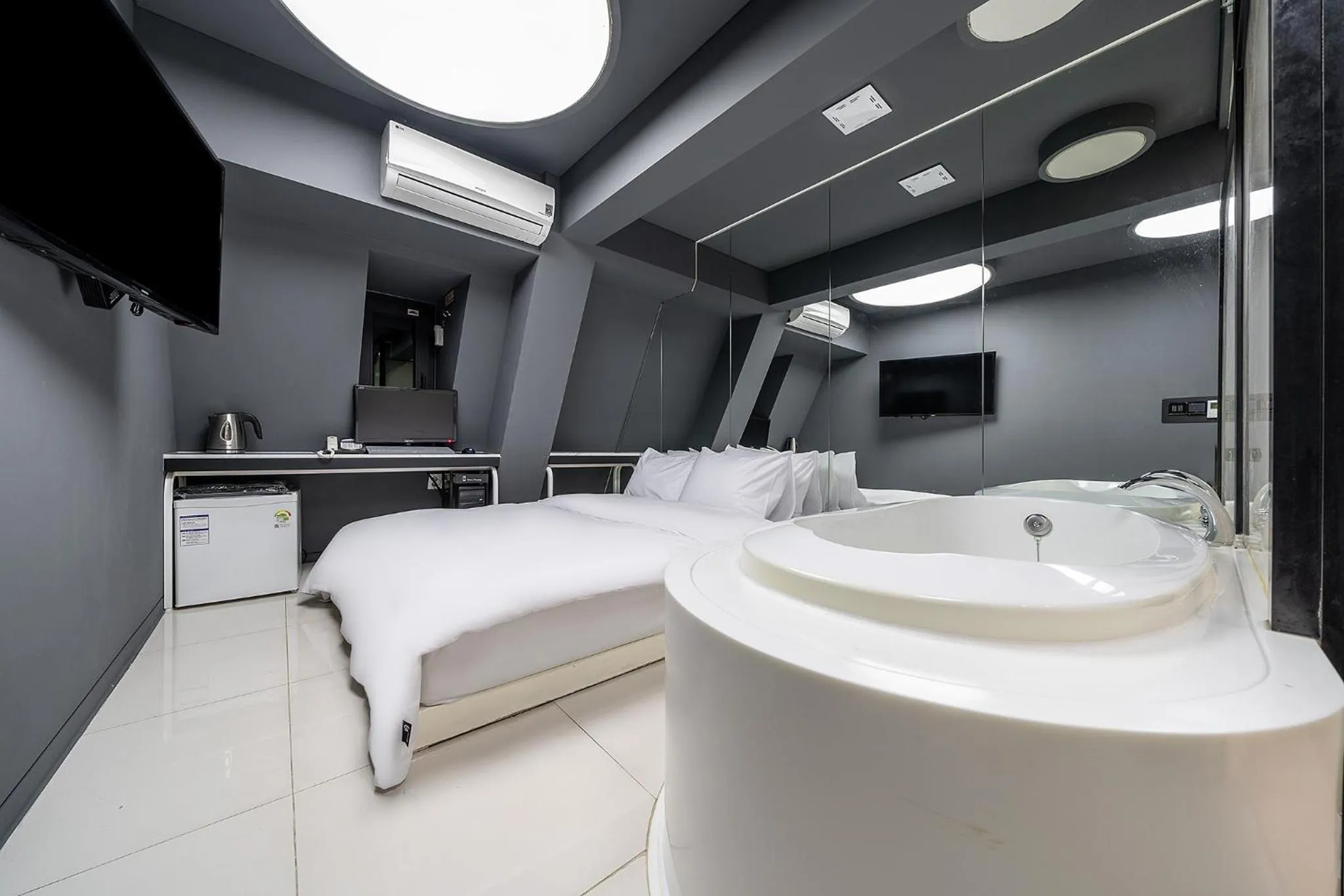 Bed in Shinchon Wol Hotel