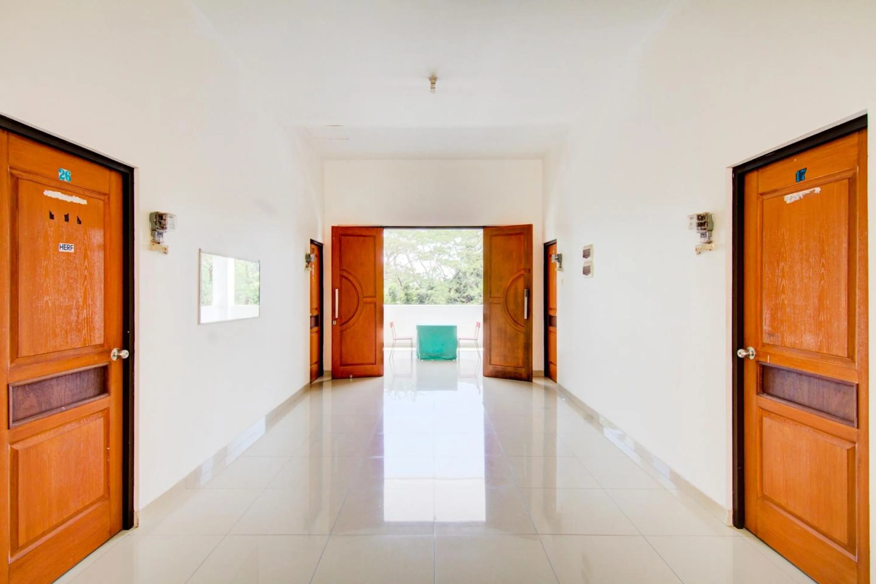 Lobby or reception in OYO Life 89990 Kost Waterfront 75 Sub