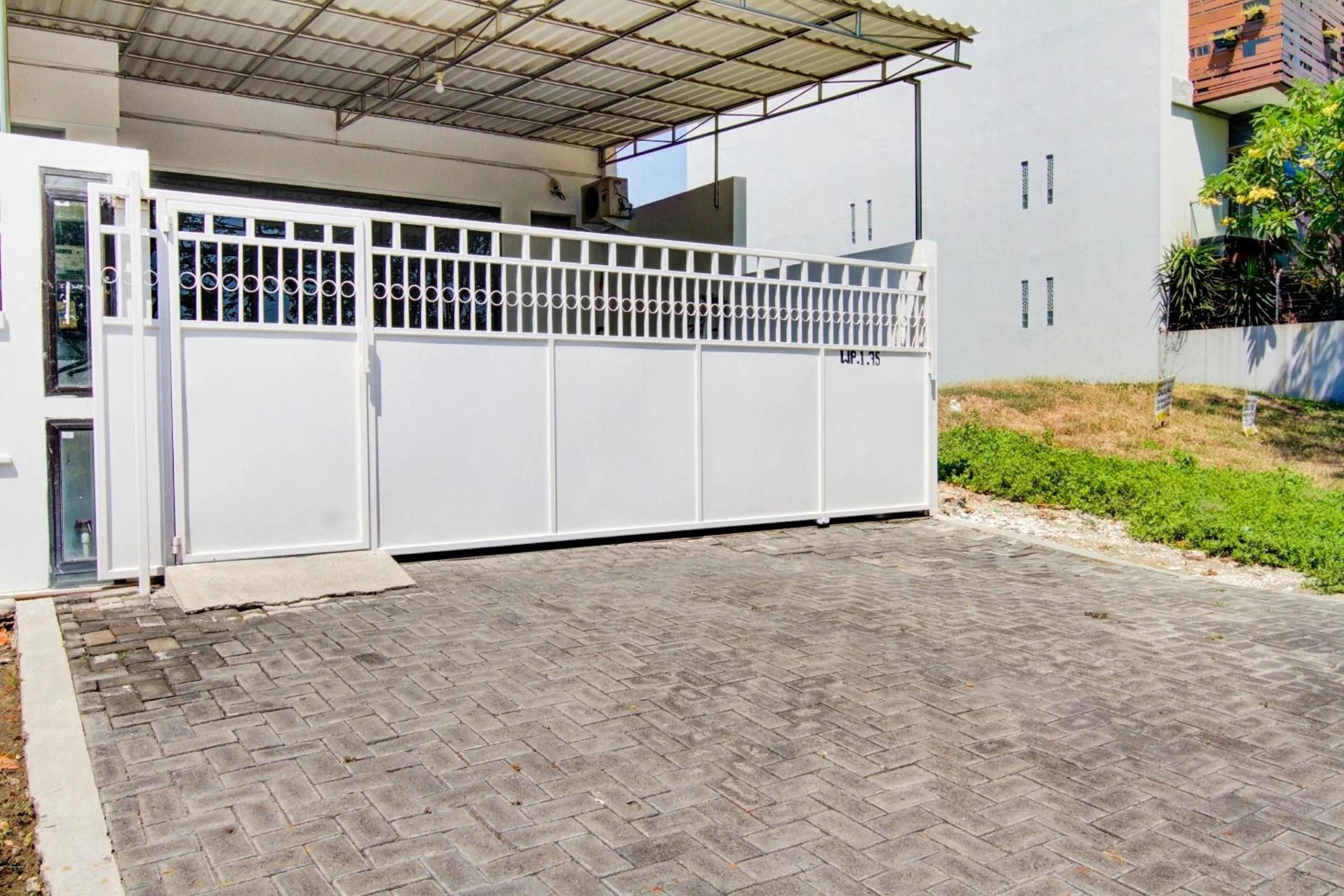 On site in OYO Life 89990 Kost Waterfront 75 Sub