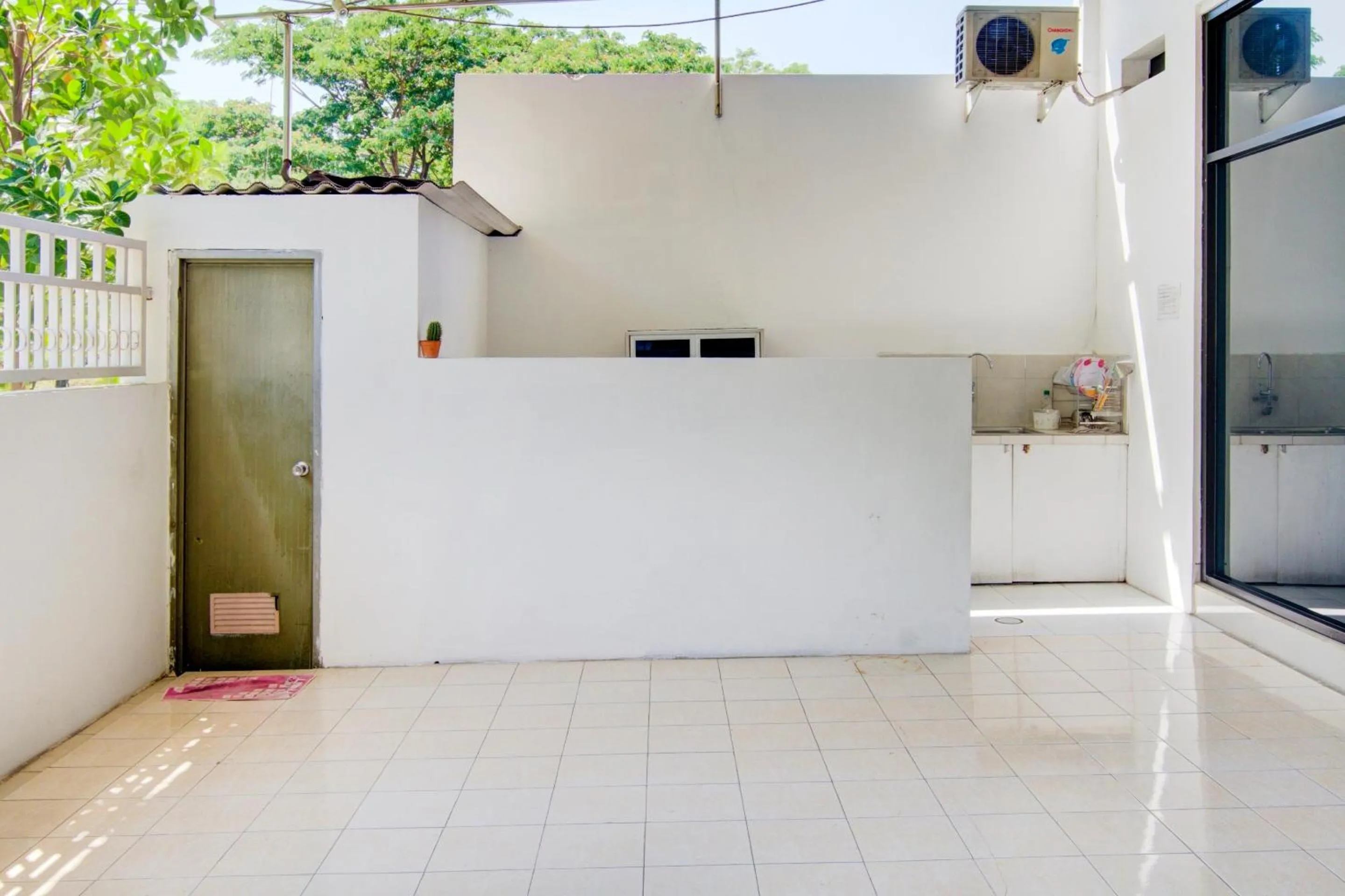 On site in OYO Life 89990 Kost Waterfront 75 Sub