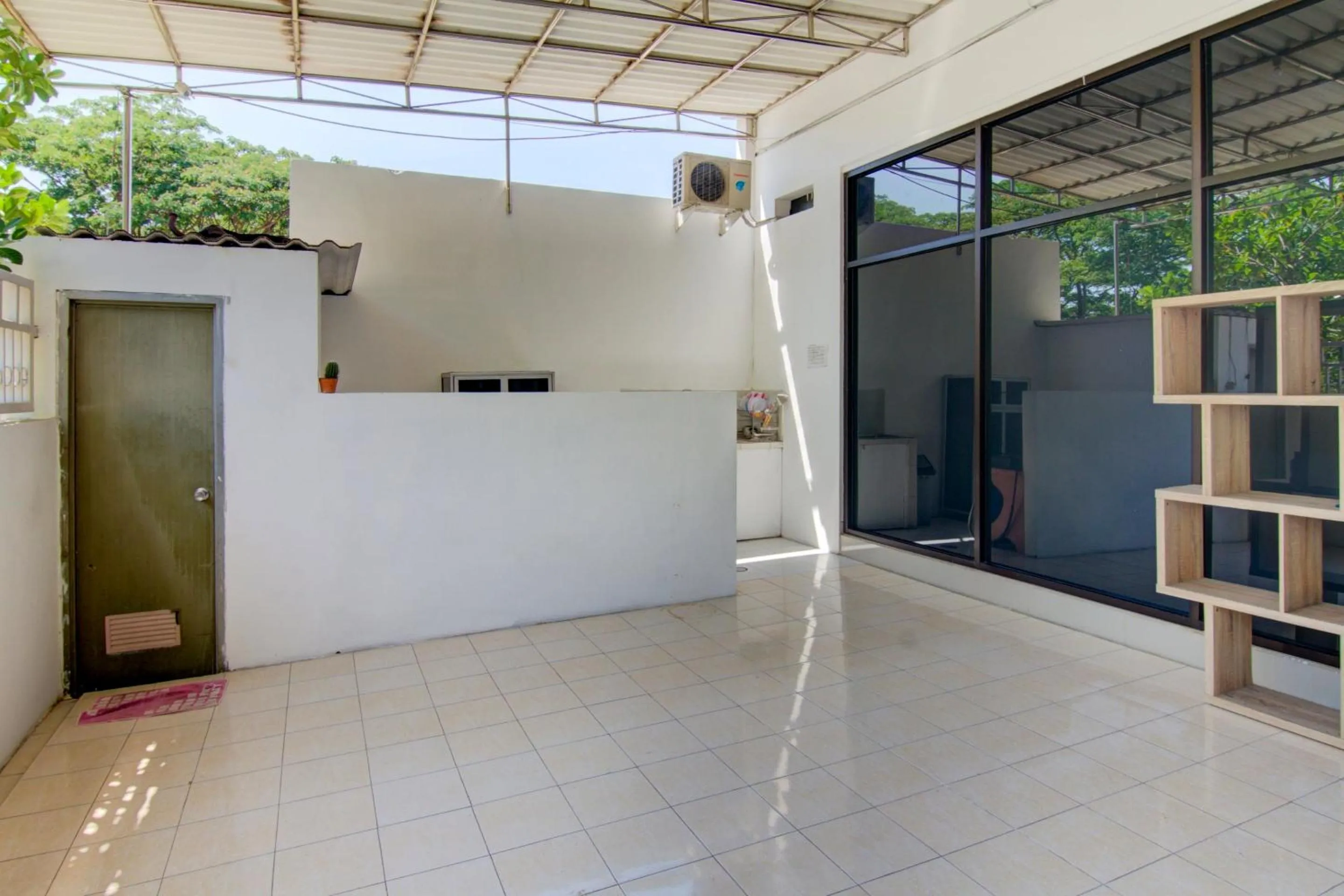 On site in OYO Life 89990 Kost Waterfront 75 Sub