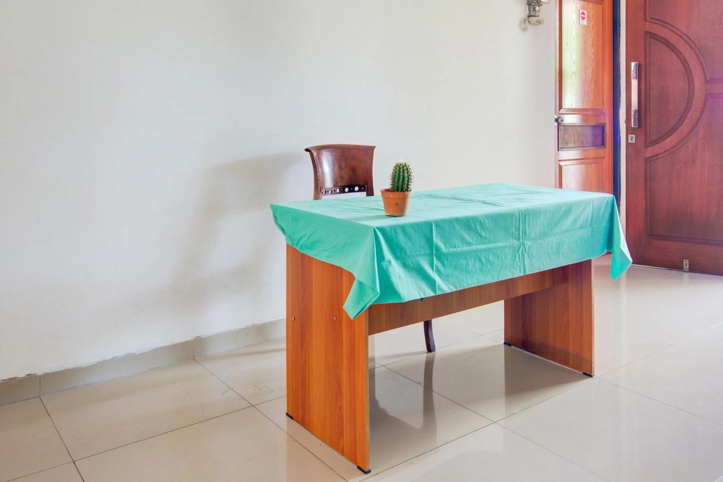 Lobby or reception in OYO Life 89990 Kost Waterfront 75 Sub