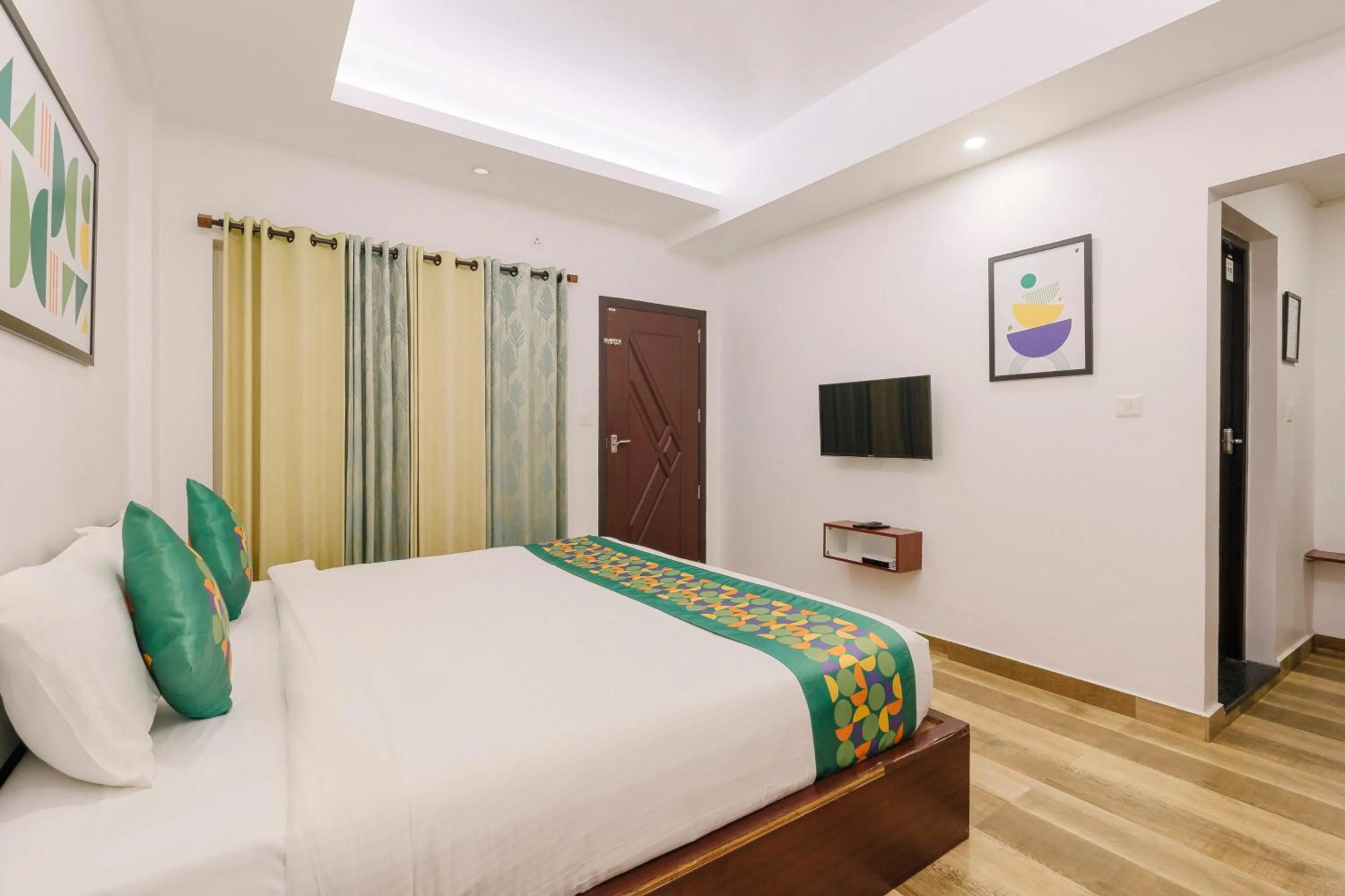 Bedroom, Bed in Treebo Wanderlust Residency With Mountain View