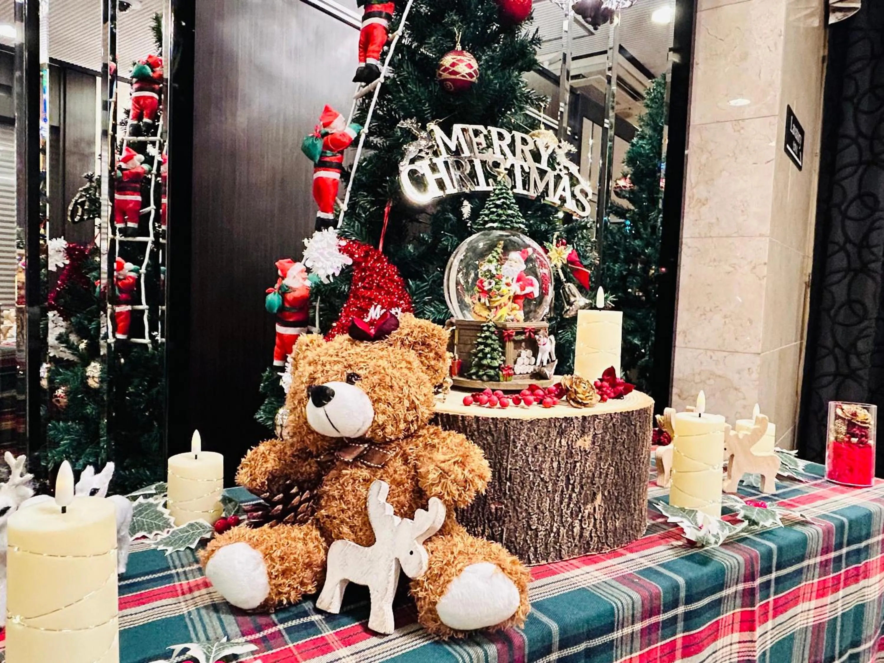 Decorative detail in APA Hotel Nambakita Shinsaibashi Ekimae