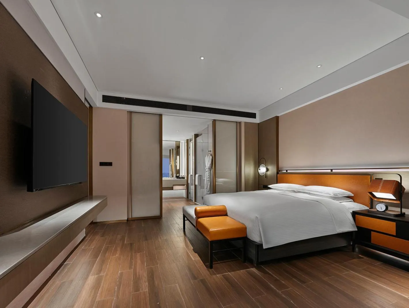 Photo of the whole room, Bed in Hyatt Regency Shanghai Songjiang