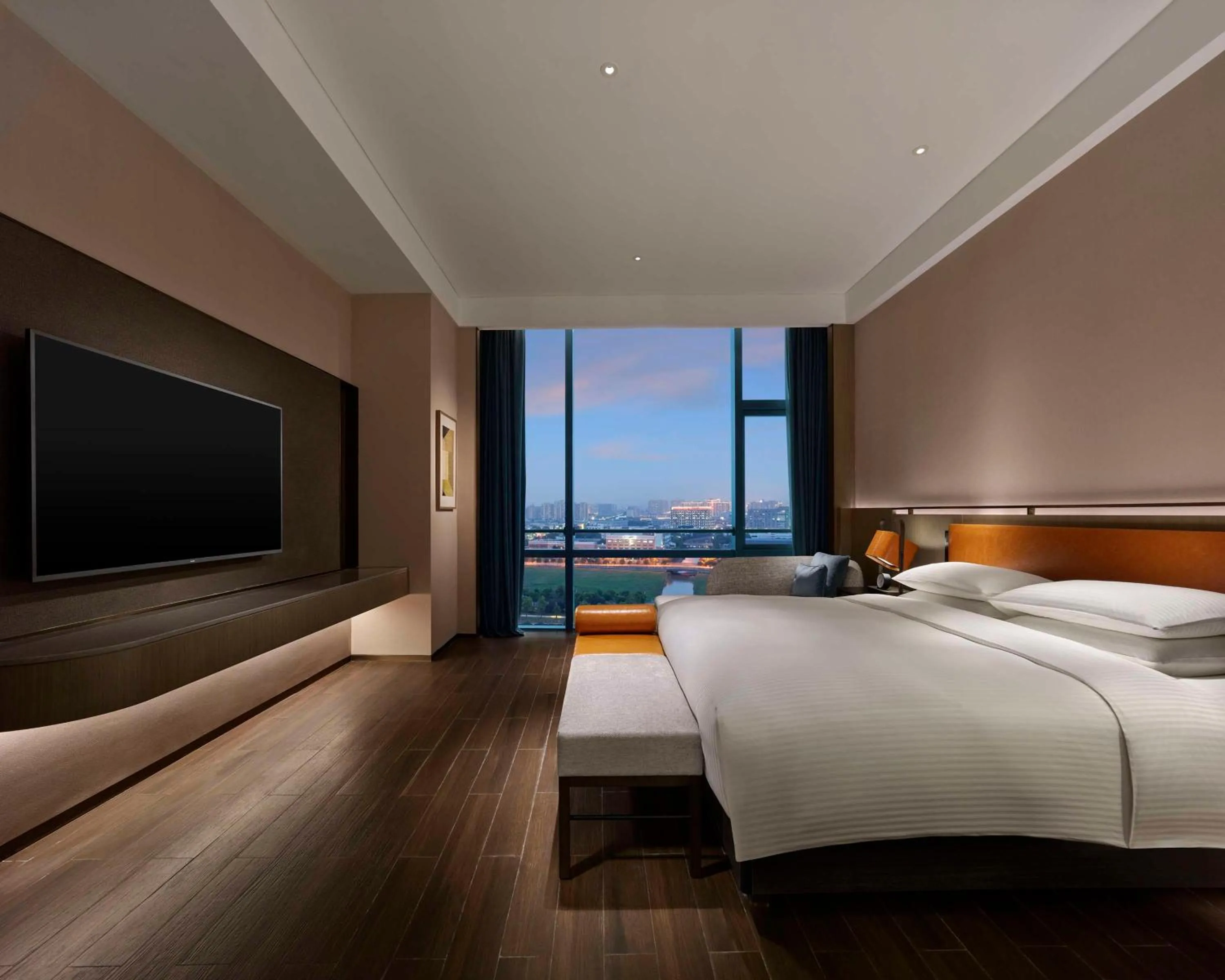 Photo of the whole room, Bed in Hyatt Regency Shanghai Songjiang