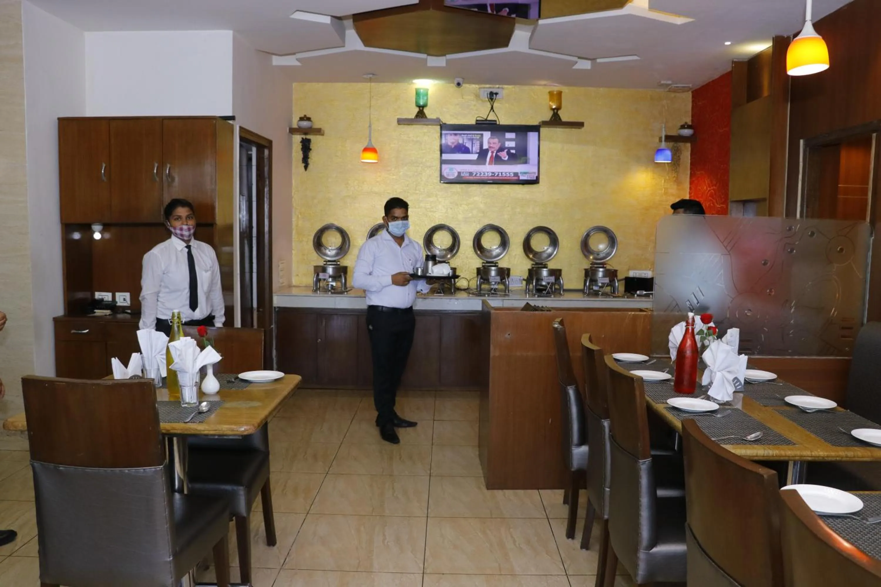 Restaurant/places to eat in Hotel S C Residency
