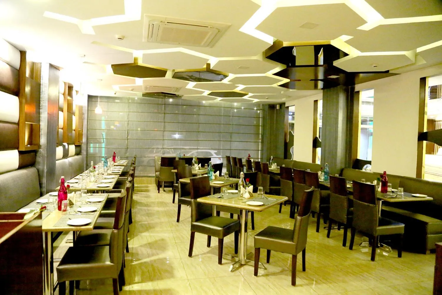 Restaurant/places to eat in Hotel S C Residency