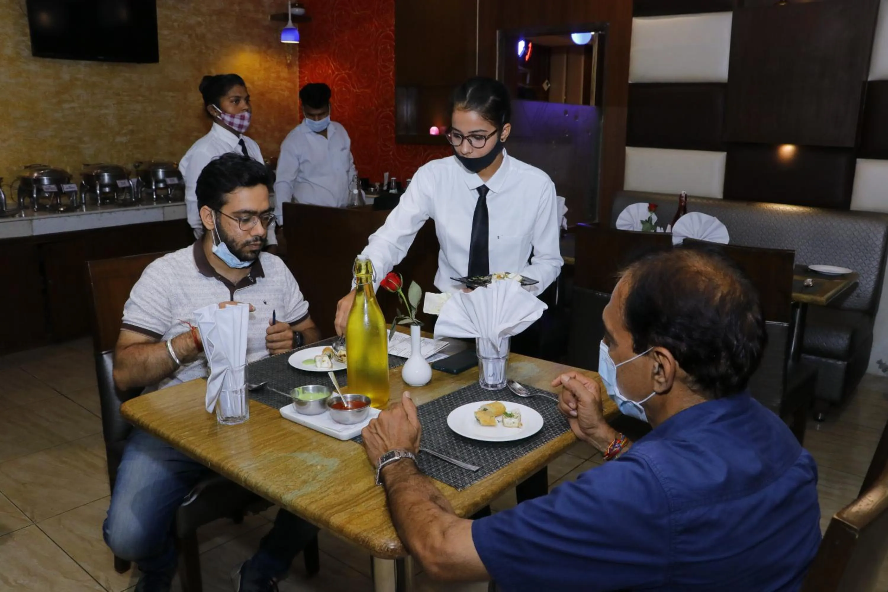 Restaurant/places to eat in Hotel S C Residency