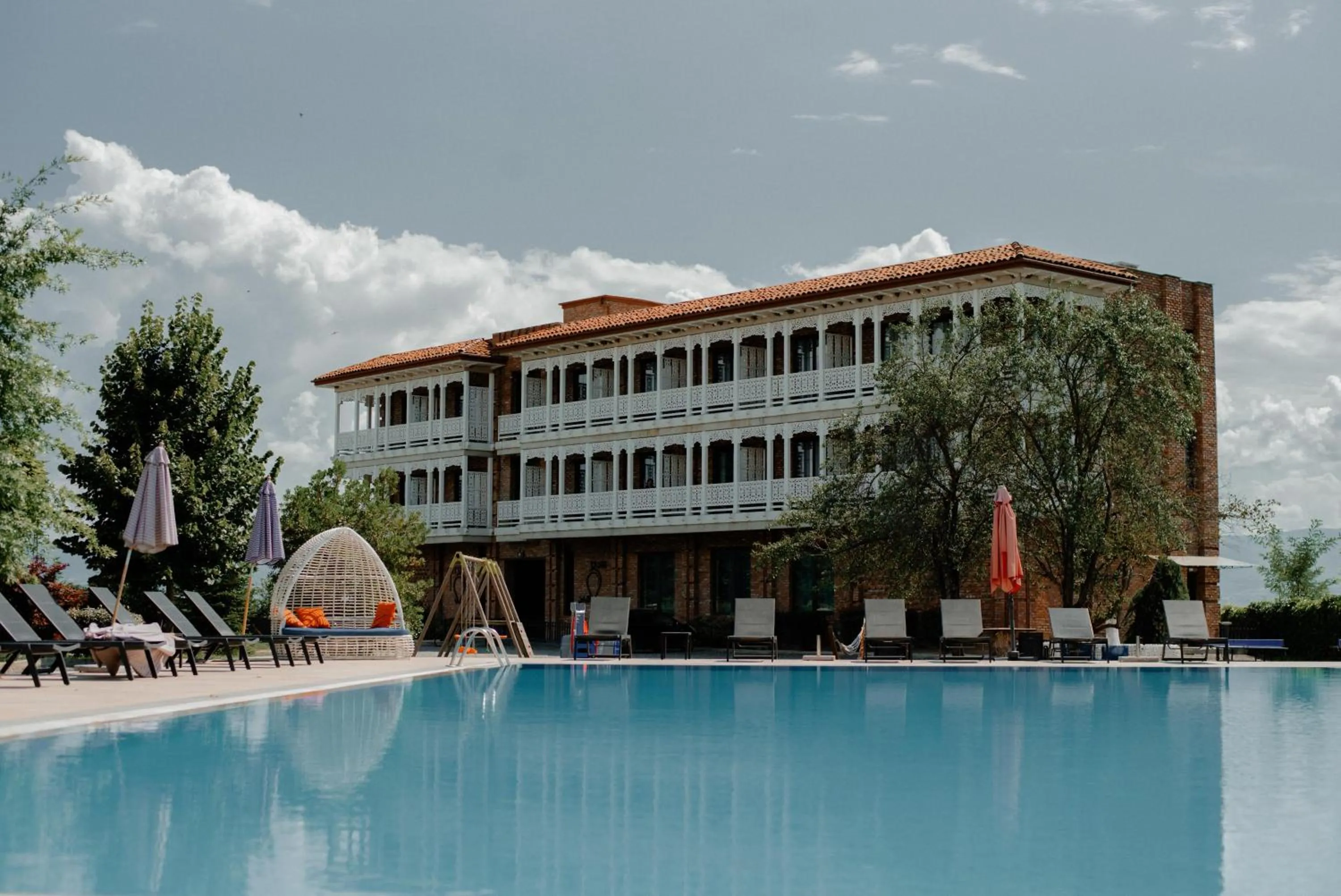 Property building in Chateau Artwine