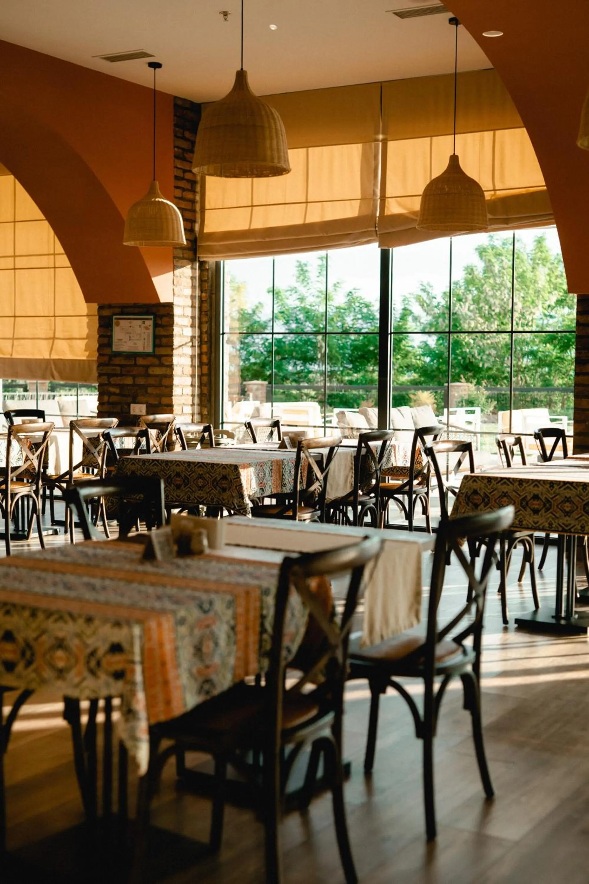 Restaurant/places to eat in Chateau Artwine