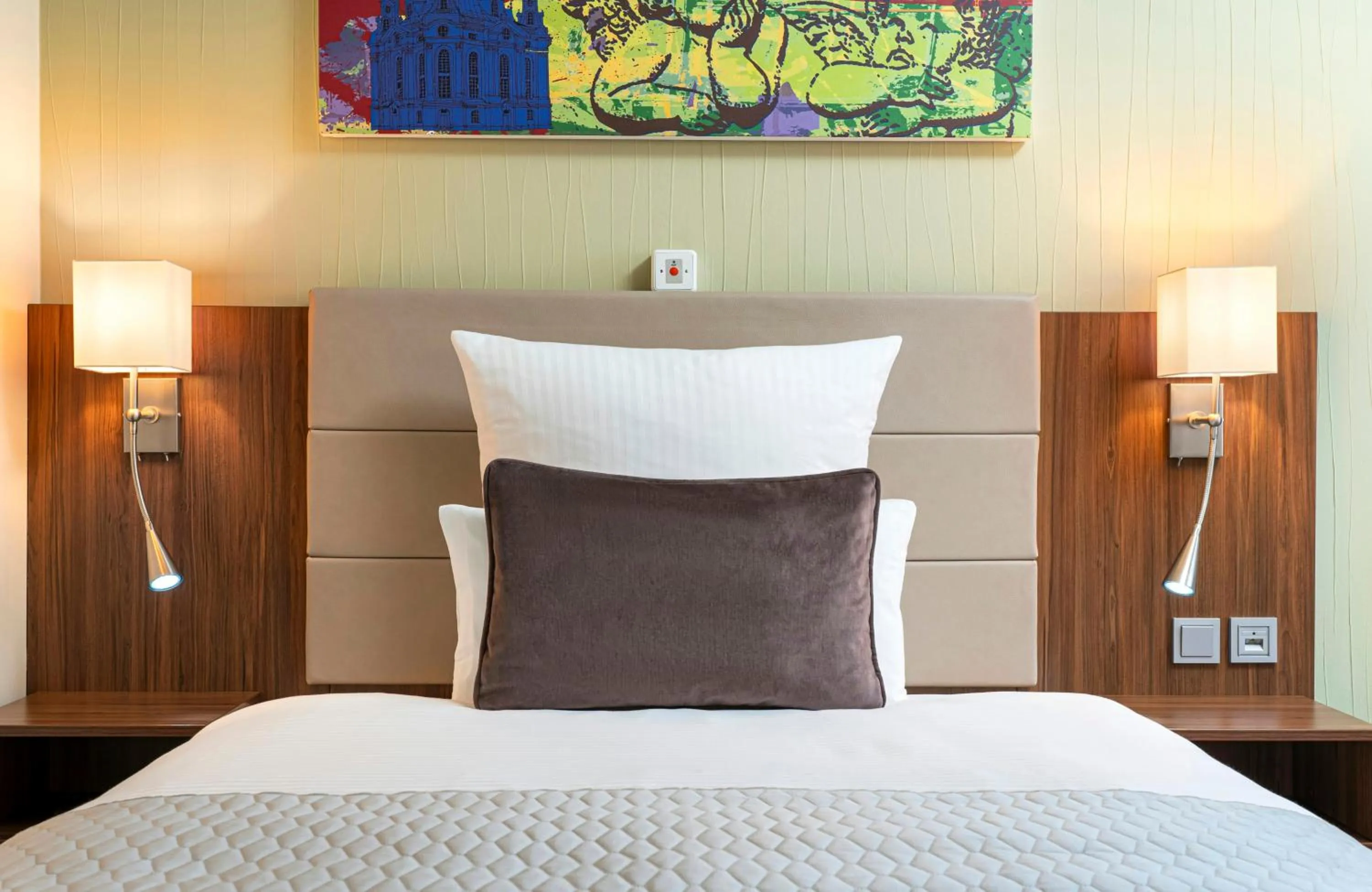 Photo of the whole room, Bed in Leonardo Hotel Dresden Altstadt