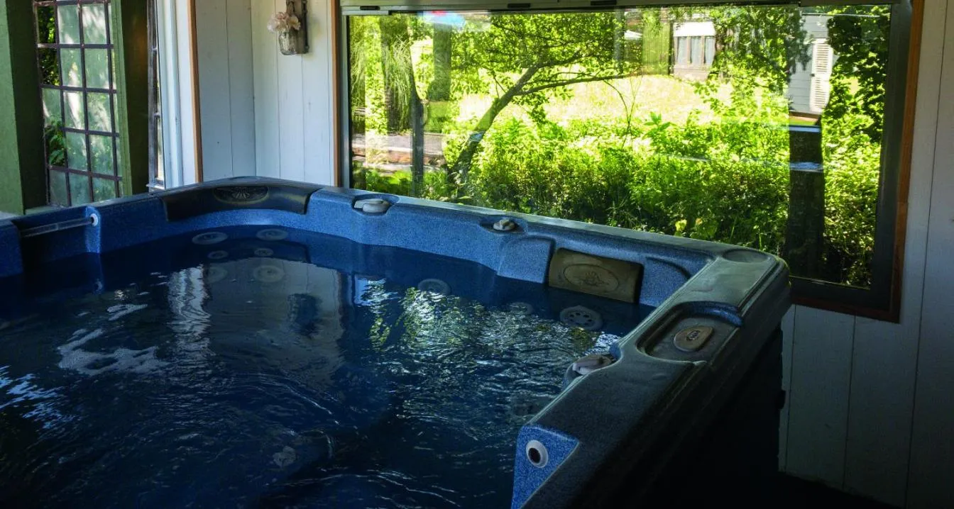 Hot Tub in Le Riolet