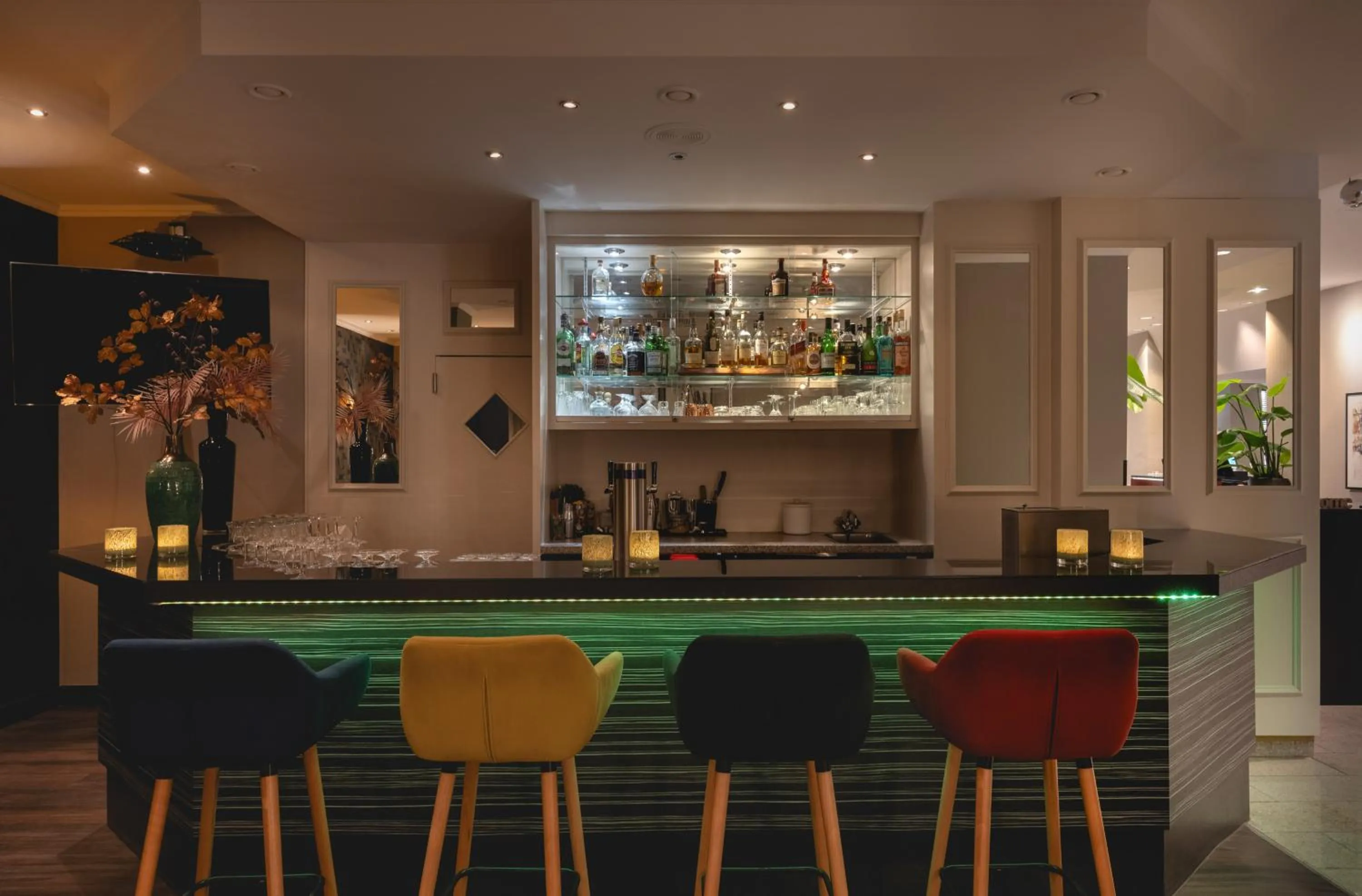Lounge or bar in Leonardo Hotel Heidelberg City Center