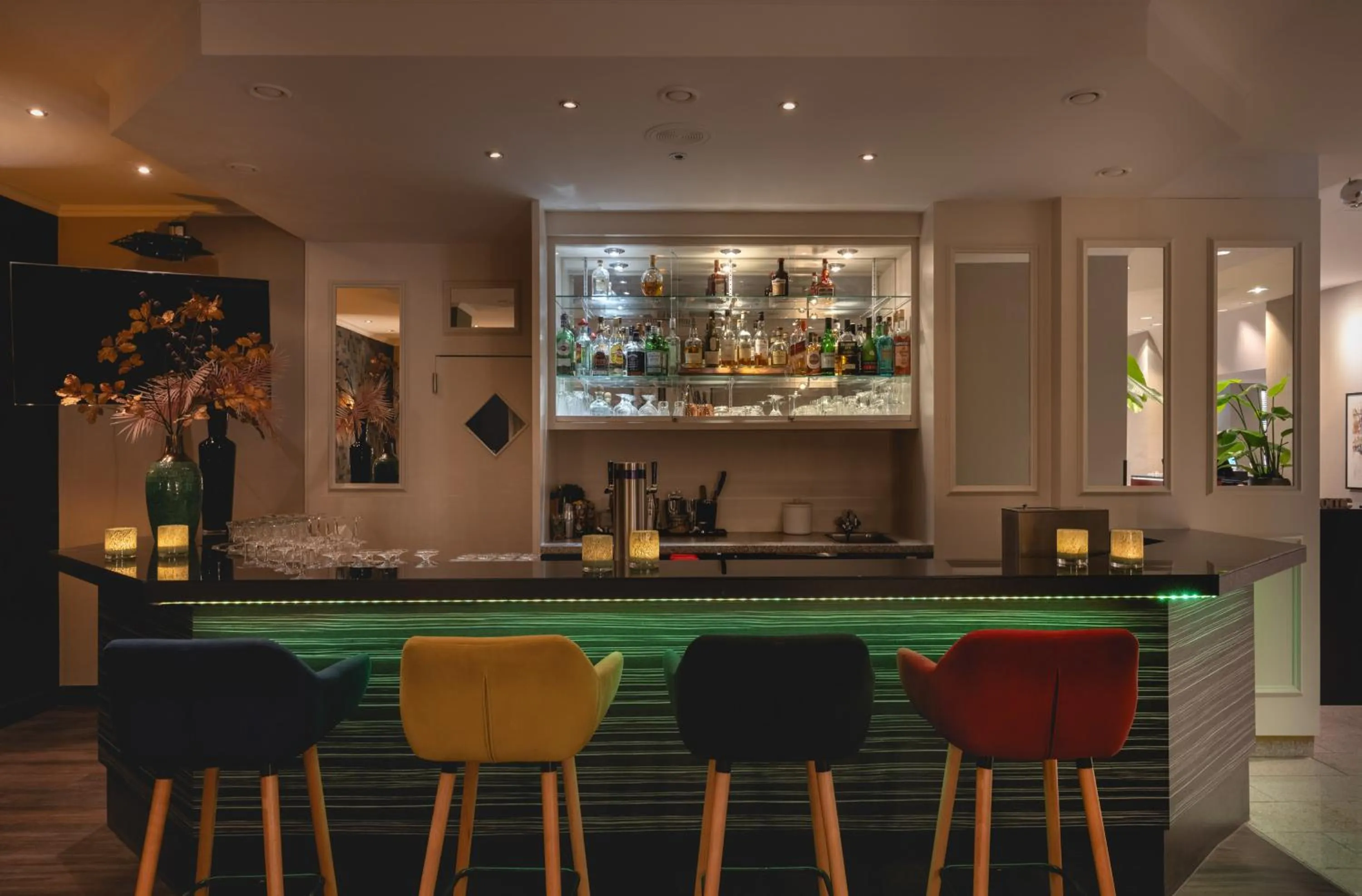 Lounge or bar in Leonardo Hotel Heidelberg City Center