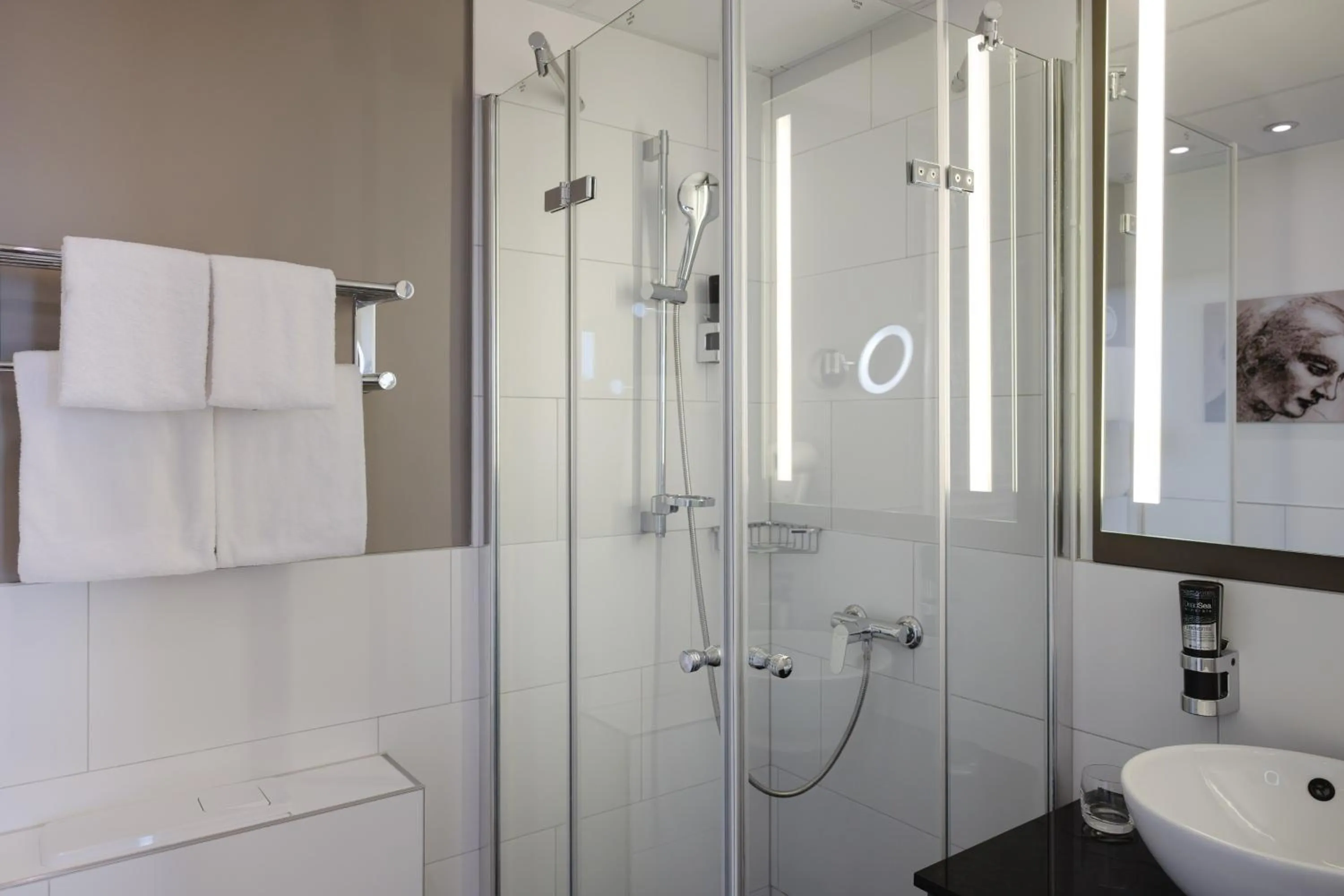 Shower in Leonardo Hotel Heidelberg City Center