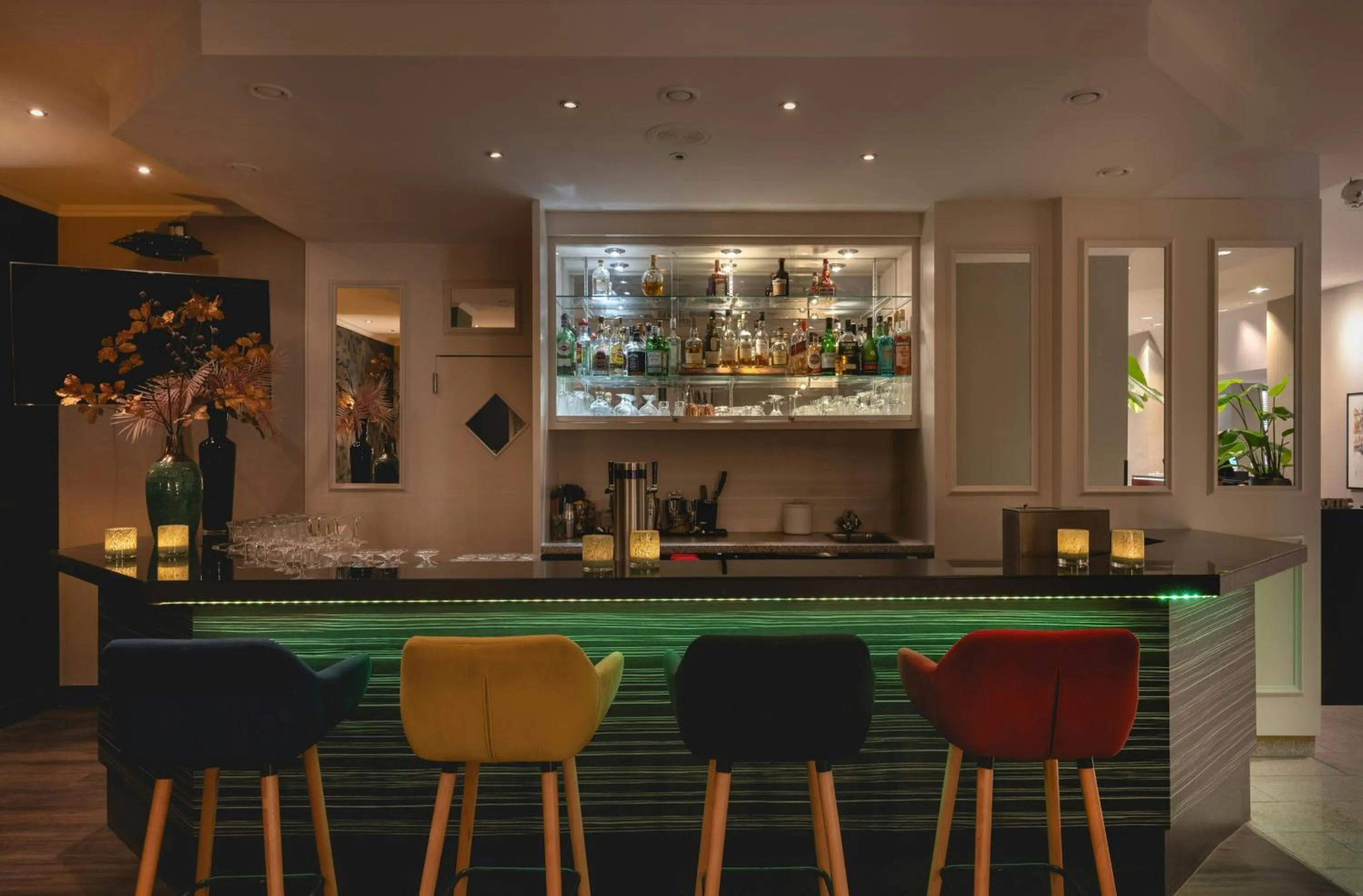 Lounge or bar in Leonardo Hotel Heidelberg City Center