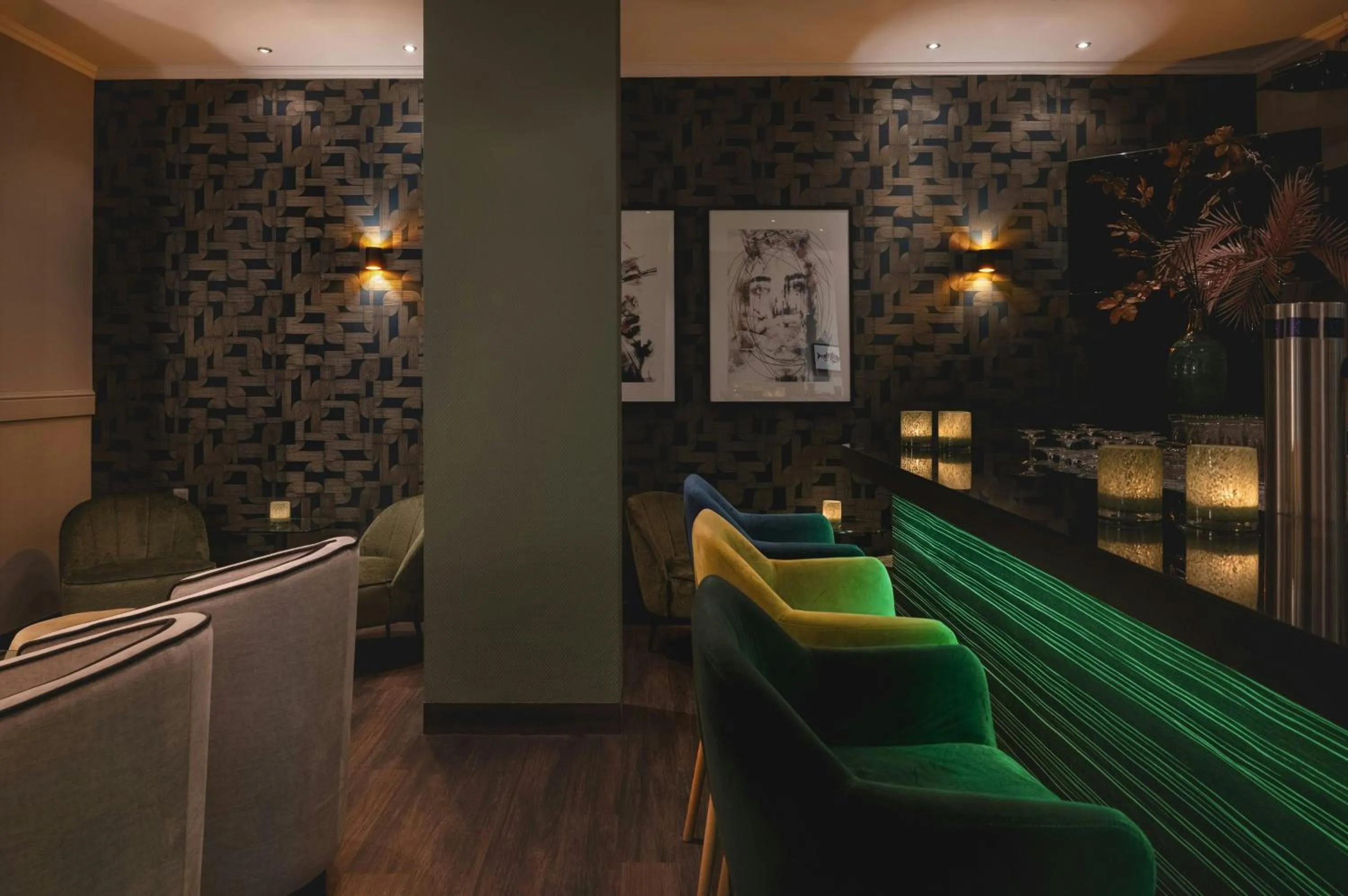 Lounge or bar in Leonardo Hotel Heidelberg City Center