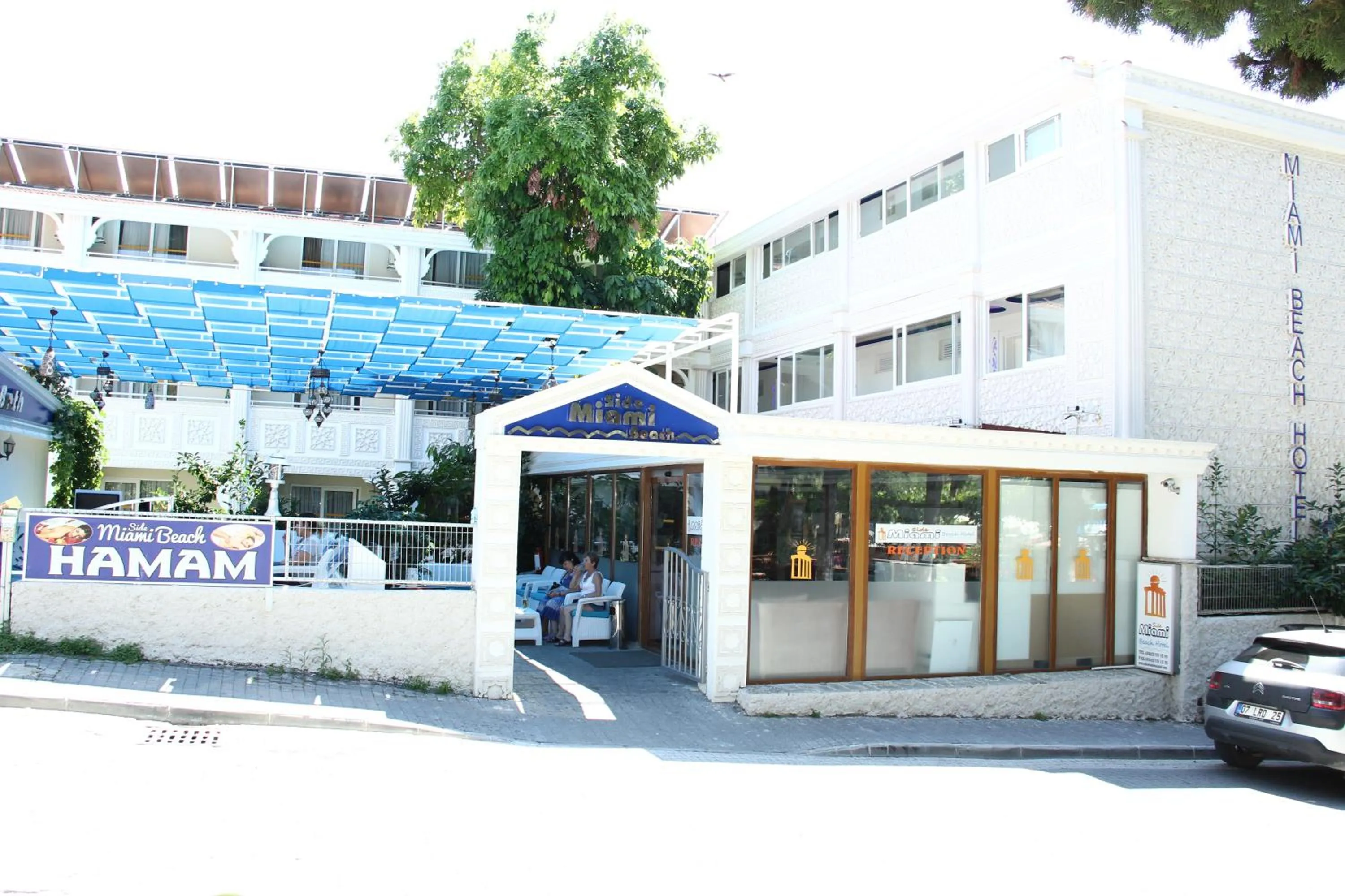 Facade/entrance in Side Miami Beach Hotel